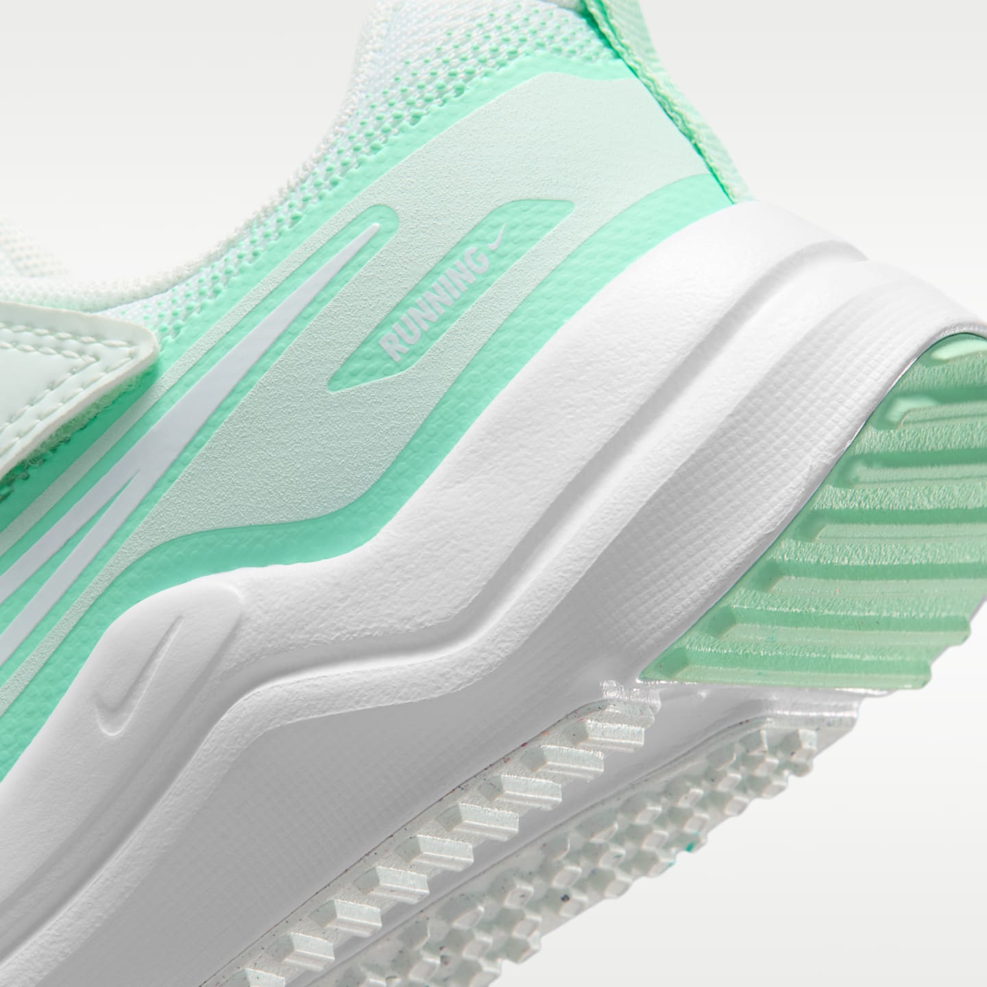 Детские кроссовки Nike Cosmic Runner Road Running, цвет: Зелёный / Белый — фото 8