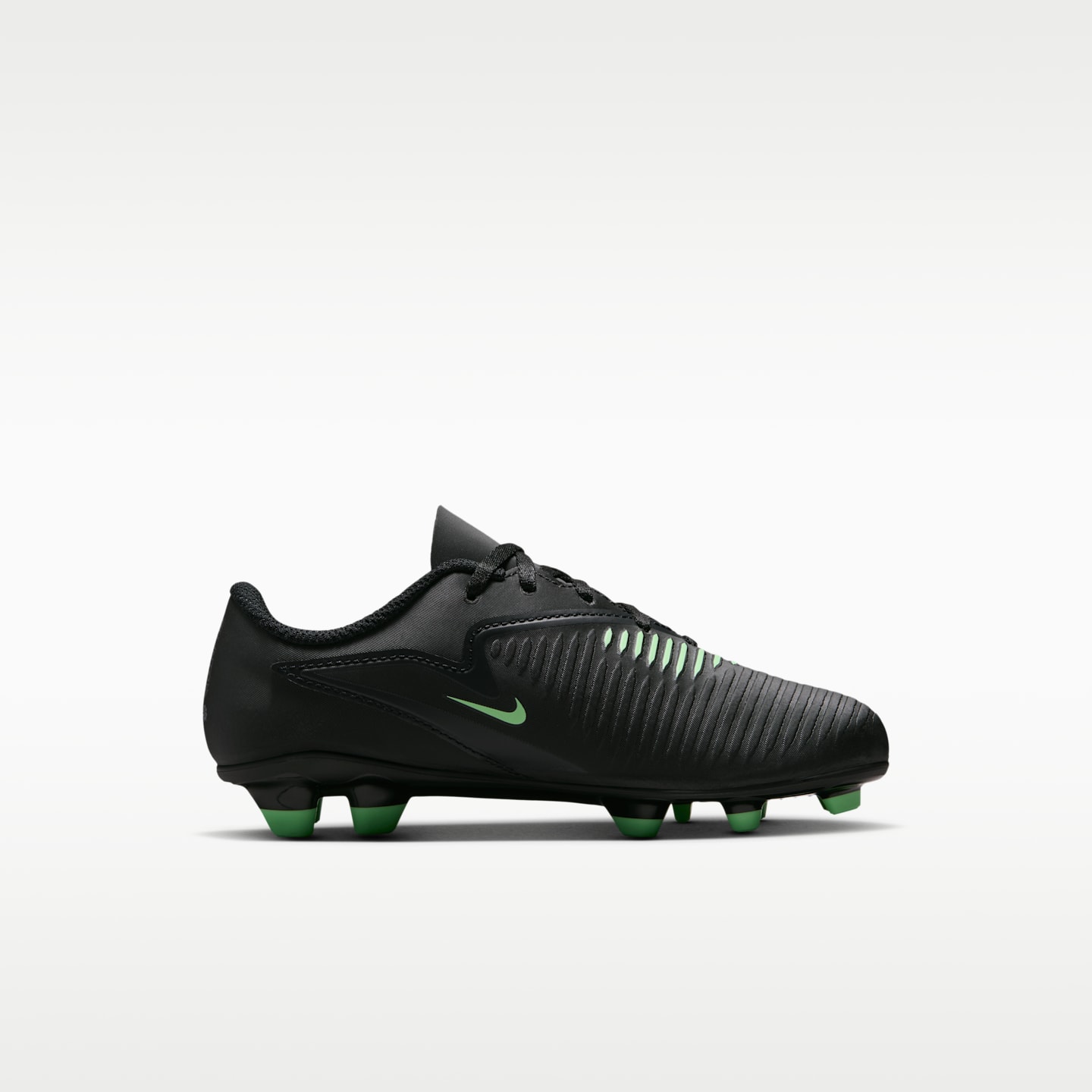 Детские бутсы Nike Jr. Phantom 6 Low Club Multi-Ground Soccer Cleats, цвет: Чёрный / Зелёный — фото 3