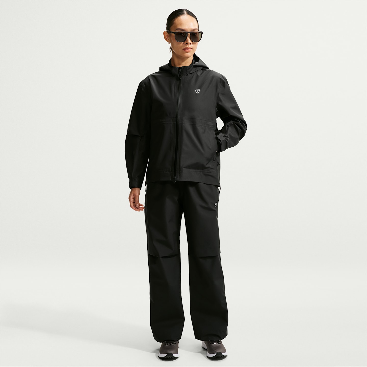 Женская куртка Nike Storm-FIT ADV Golf Full-Zip, цвет: Чёрный / Белый — фото 4