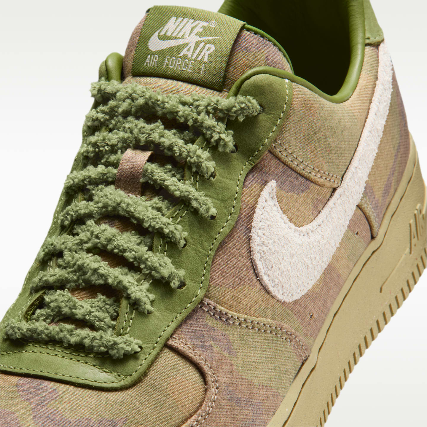 Мужские кроссовки Nike Air Force 1 '07 Shoes, цвет: Серебристый / Пшеничный — фото 7