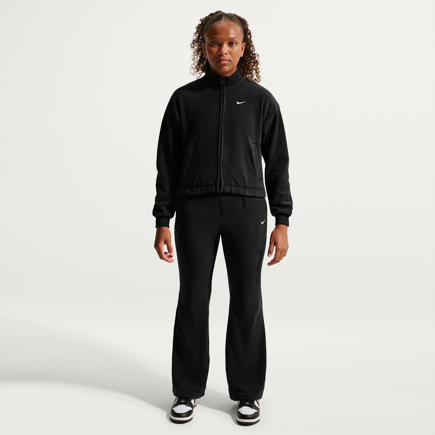 Детский флисовый топ для девочек Nike Sportswear с длинным рукавом, цвет: Чёрный / Белый — фото 4