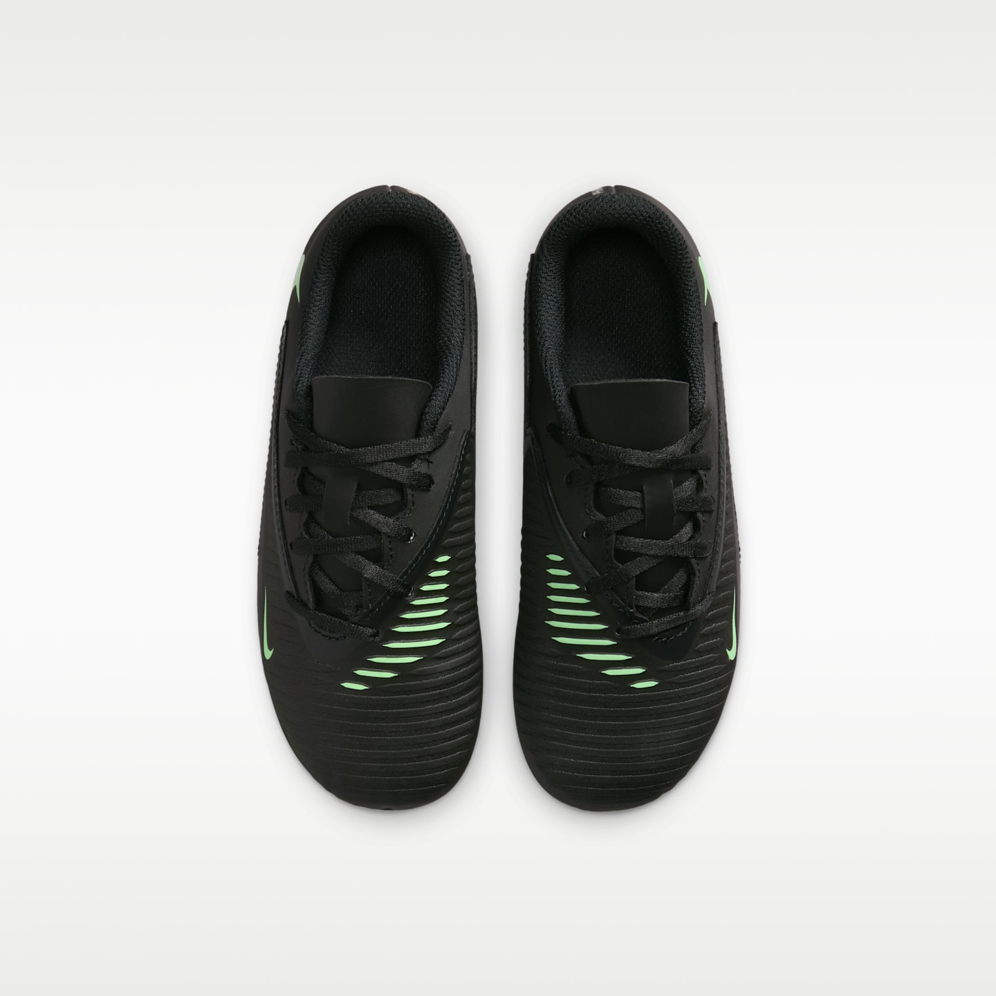 Детские бутсы Nike Jr. Phantom 6 Low Club Multi-Ground Soccer Cleats, цвет: Чёрный / Зелёный — фото 4