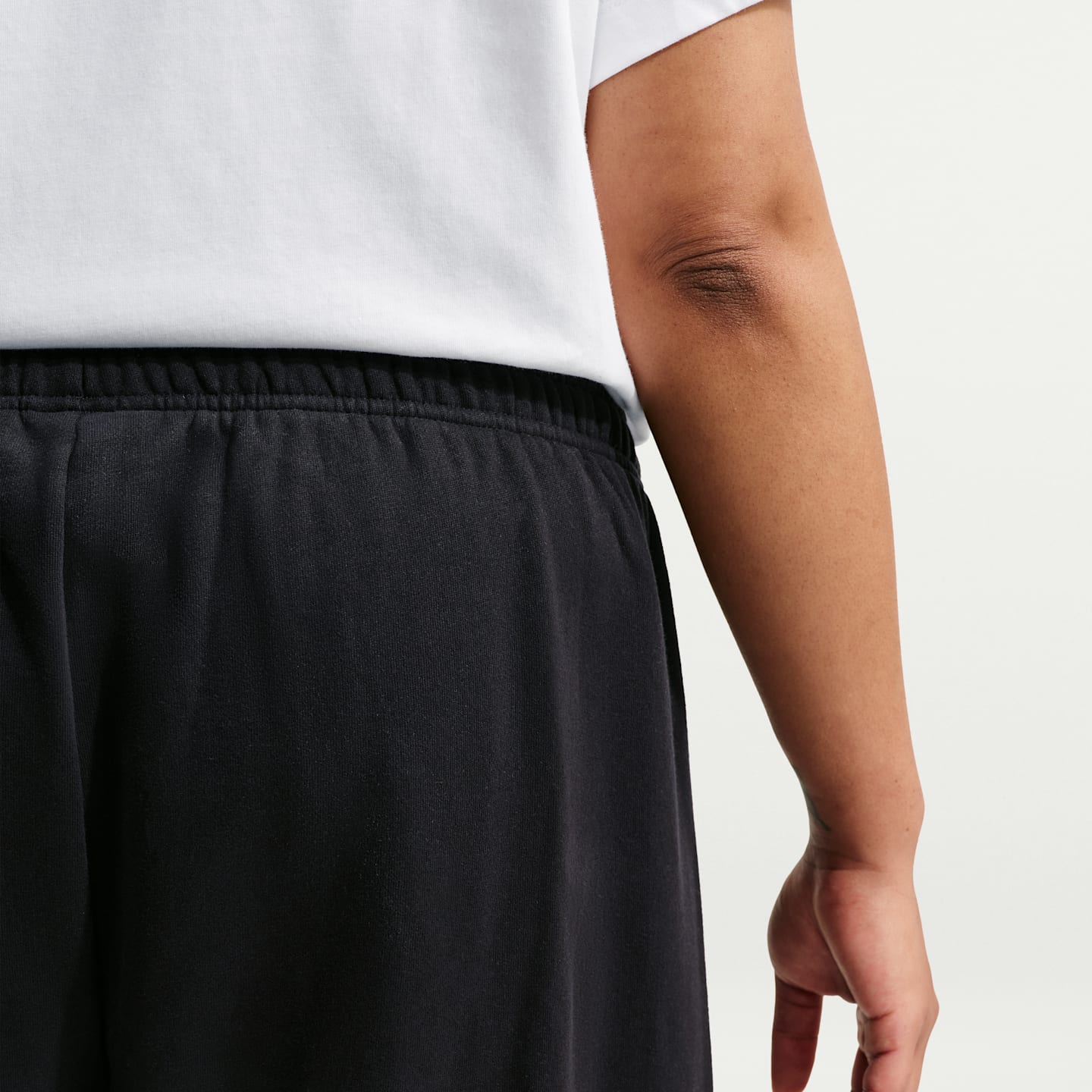 Женские брюки Nike Studio Fleece Medium Weight оверсайз с логотипом, большие размеры, цвет: Чёрный / Белый — фото 3
