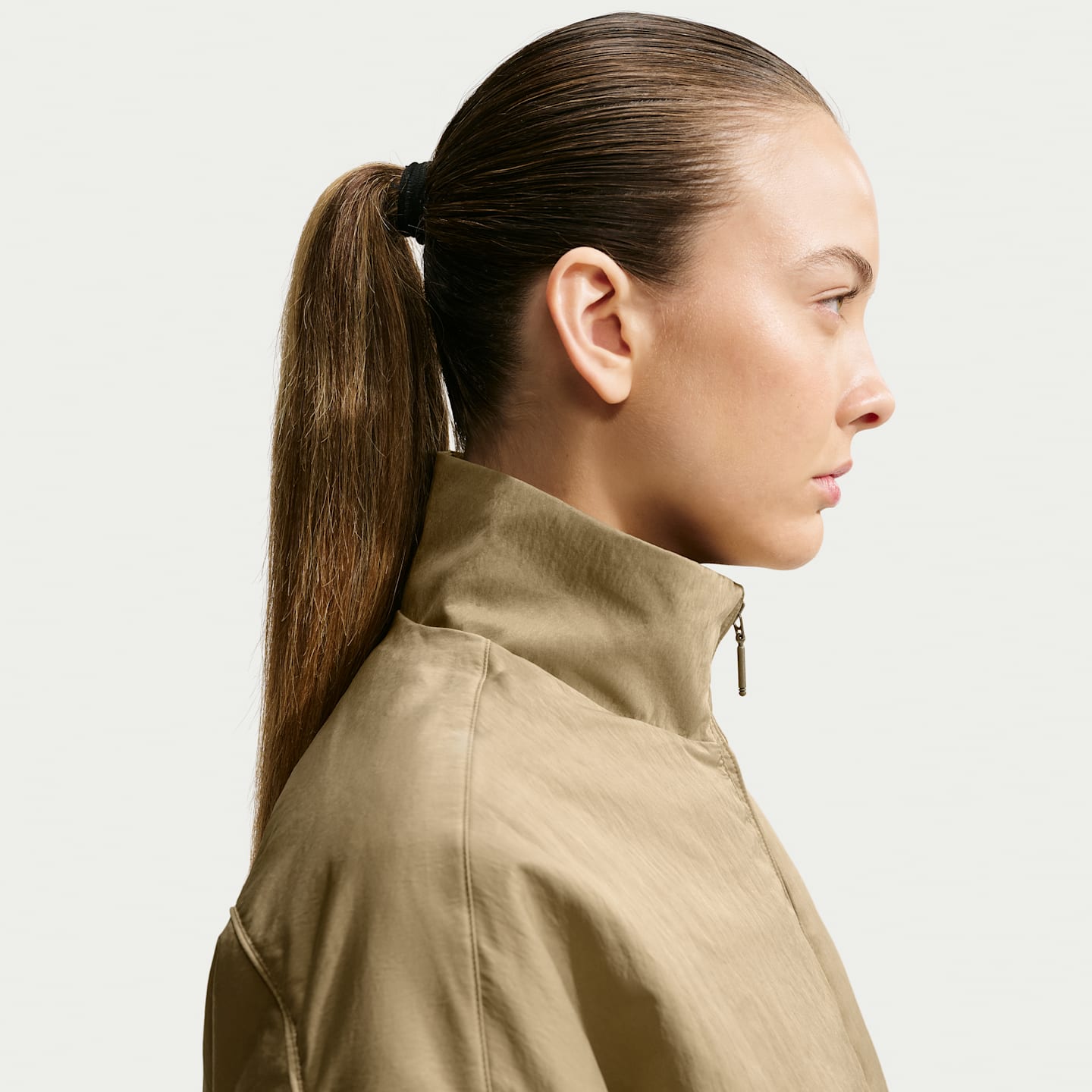 Женская баскетбольная куртка с утеплителем Nike Caitlin Standard Issue Game Woven Dri-FIT, цвет: Бежевый — фото 3