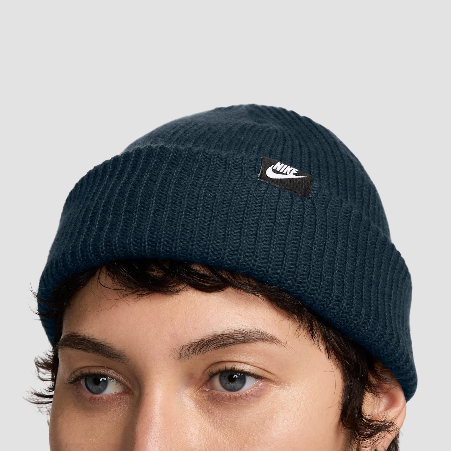Шапка-бини Nike Terra Futura365 с коротким отворотом, цвет: Тёмно-синий — фото 4