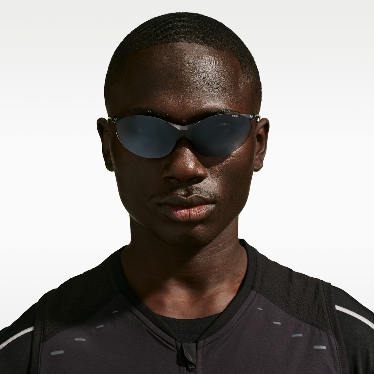 Женские солнцезащитные очки Nike Airelon Force, цвет: Чёрный / Серебряный — фото 3