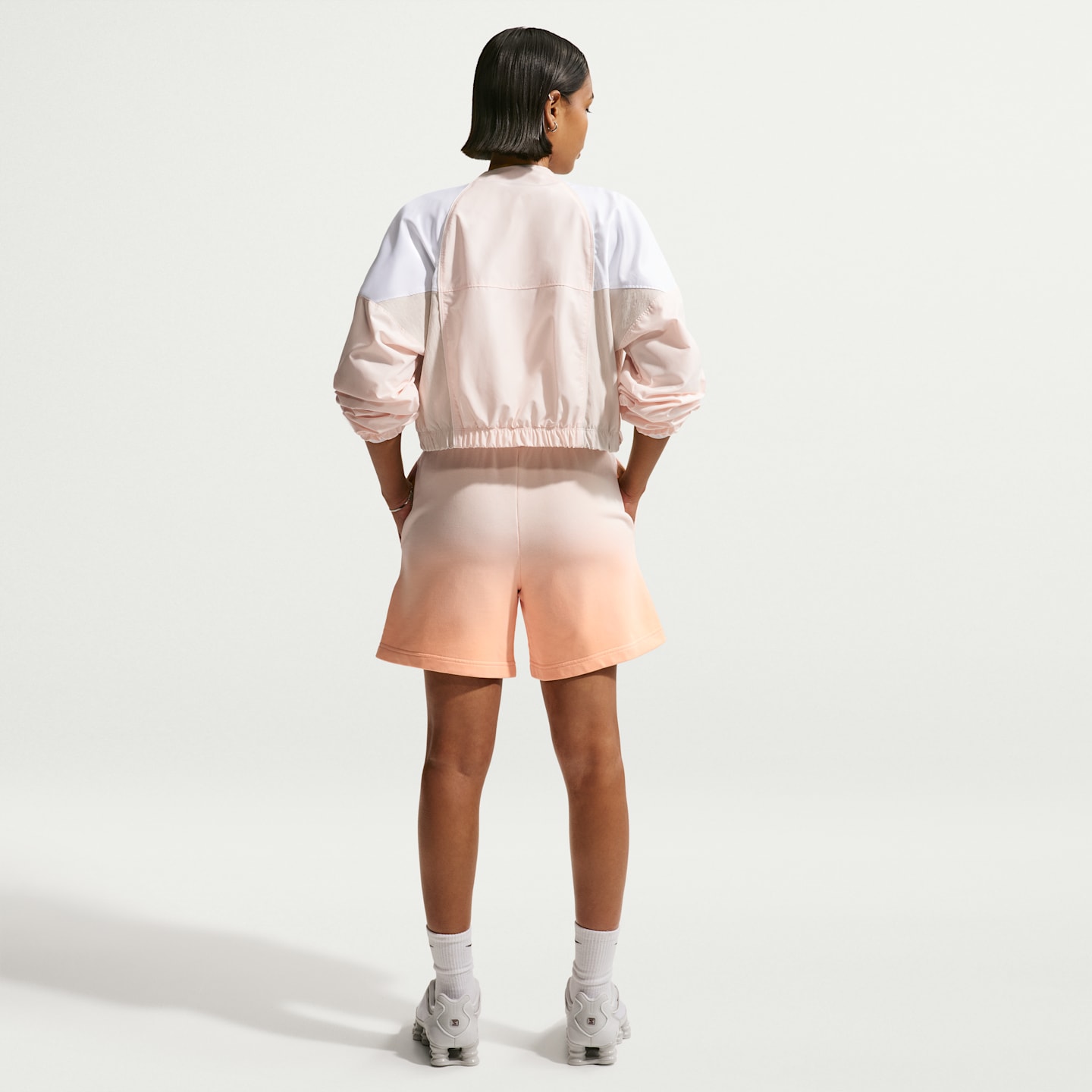 Женские шорты Nike Sportswear Phoenix Fleece Mid-Rise, цвет: Меловой / Ледяной персиковый — фото 5
