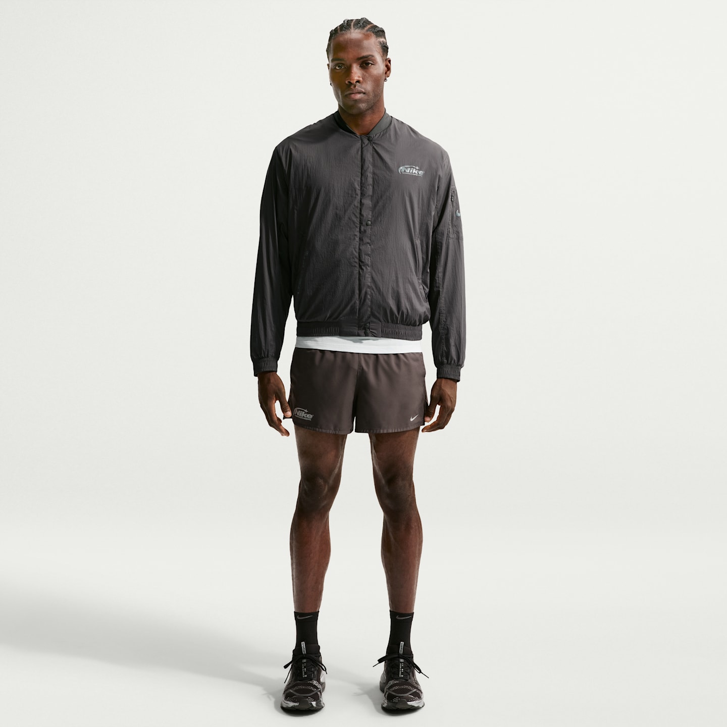 Мужская беговая куртка-бомбер Nike Repel с УФ-защитой, цвет: Средний пепельный — фото 4