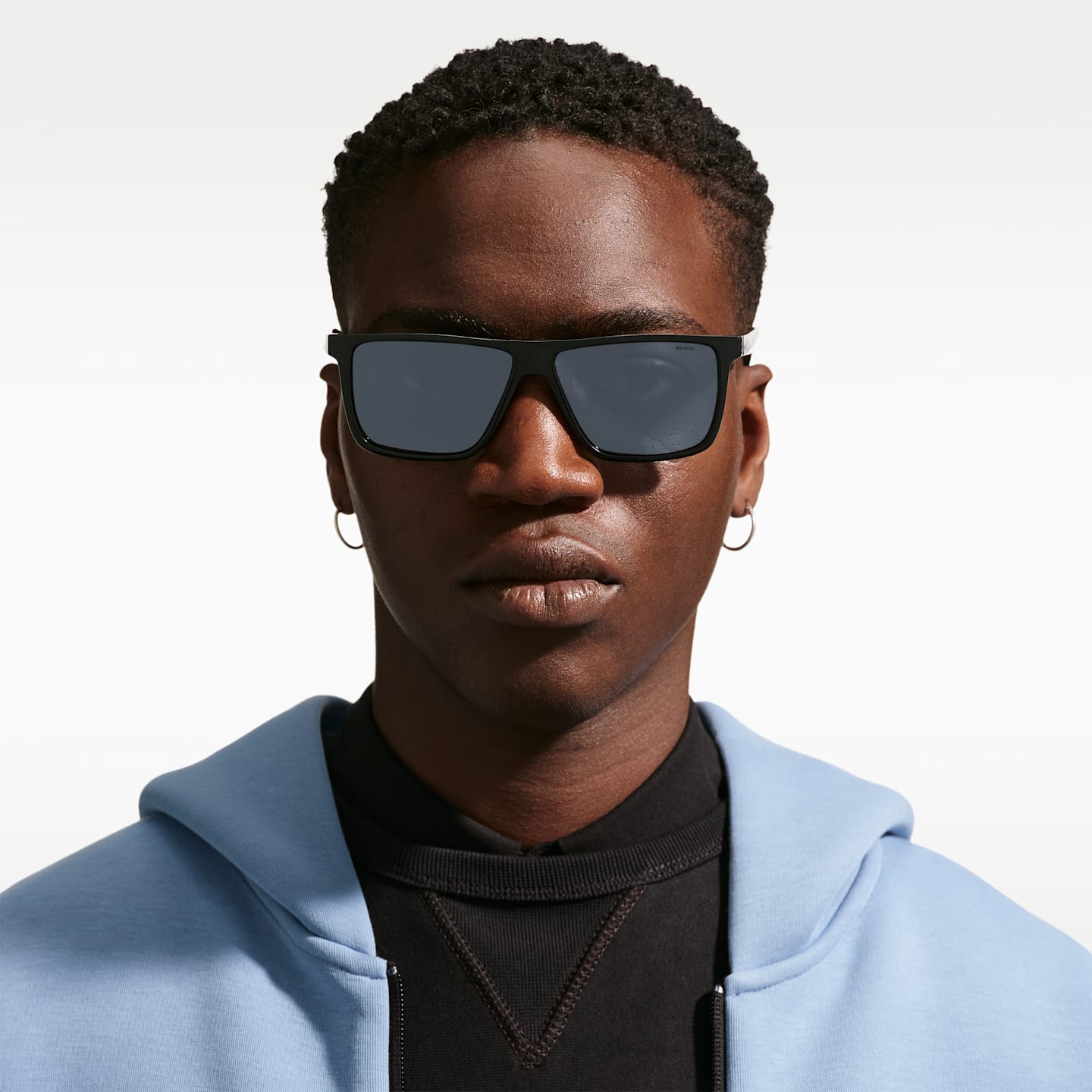 Солнцезащитные поляризационные очки Nike Blaze, цвет: Чёрный / Серый — фото 1
