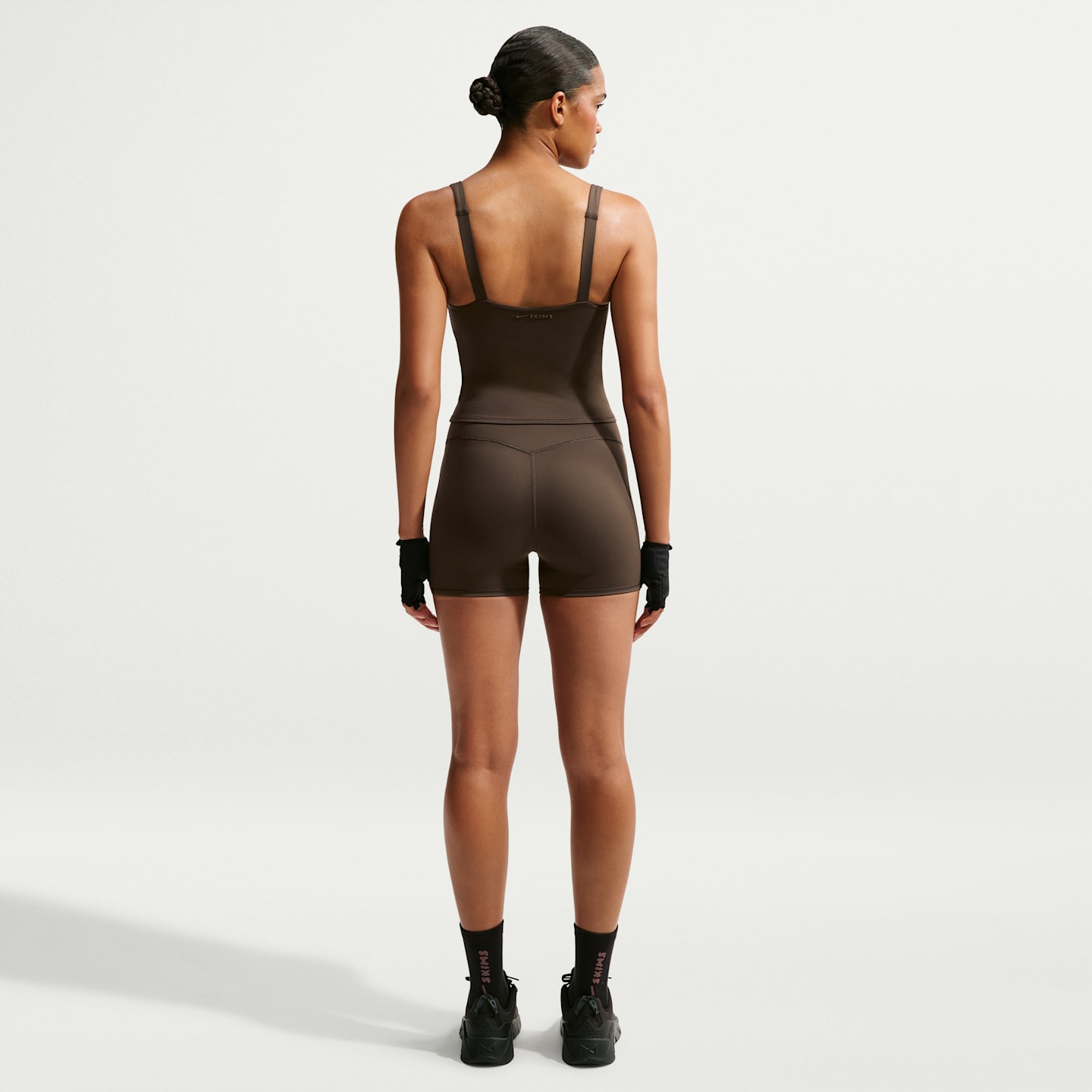 Женская майка NikeSKIMS Matte с квадратным вырезом, цвет: Тёмный сепия — фото 5
