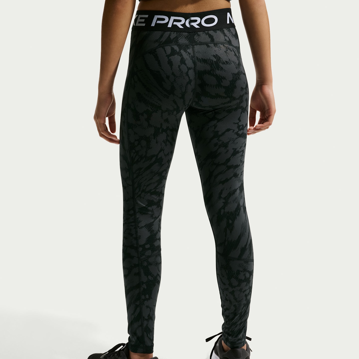 Детские леггинсы для девочек Nike Pro, цвет: Чёрный / Белый — фото 3