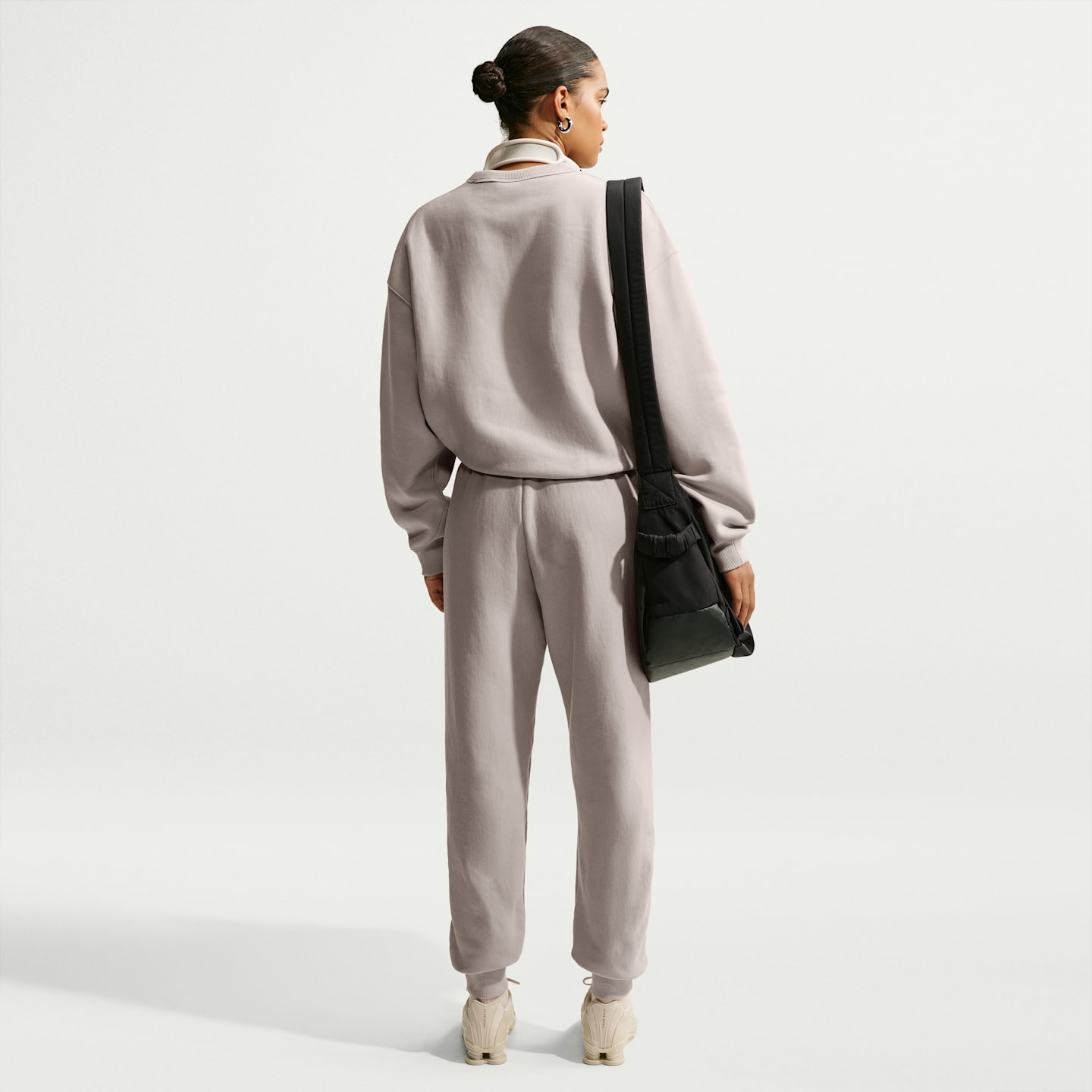 Женский плотный флисовый свитшот оверсайз Nike Studio Fleece, цвет: Кремовый / Молочный — фото 5