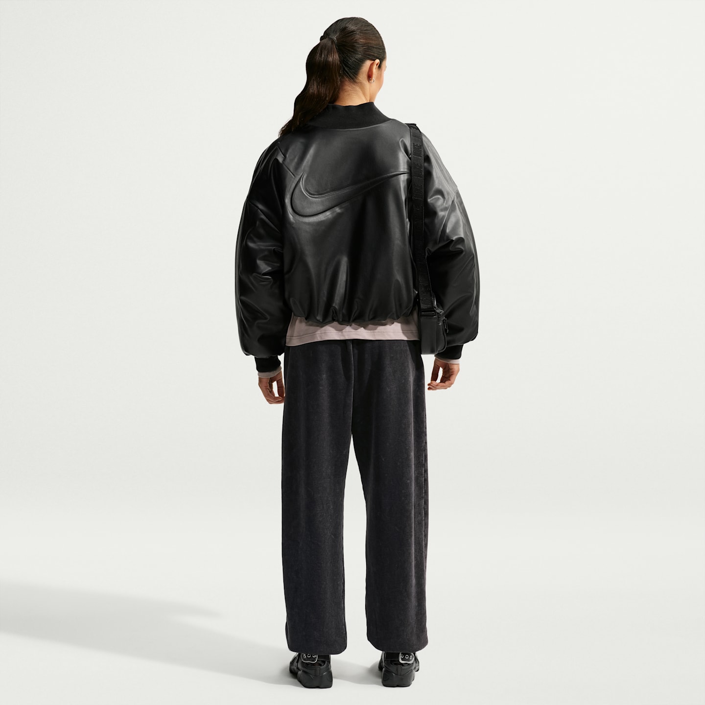 Женские брюки Nike Studio Fleece Medium Weight оверсайз, варёные, с манжетами, цвет: Чёрный — фото 5