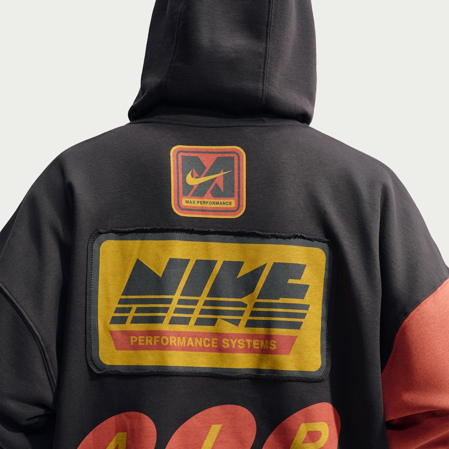 Мужское худи Nike Sportswear Club Full-Zip Fleece, цвет: Почти чёрный / Красный — фото 2