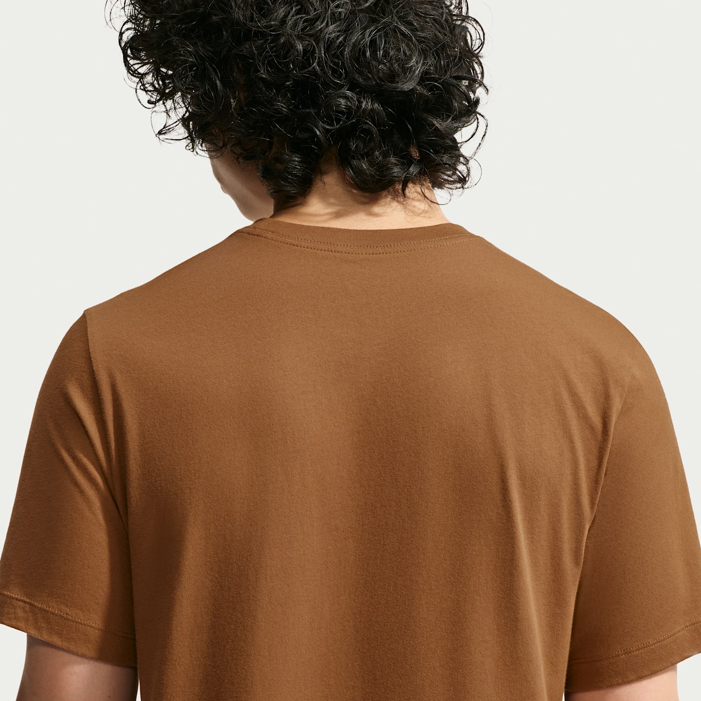 Мужская футболка Nike Sportswear, цвет: Коричневый, вариант 1 — фото 2