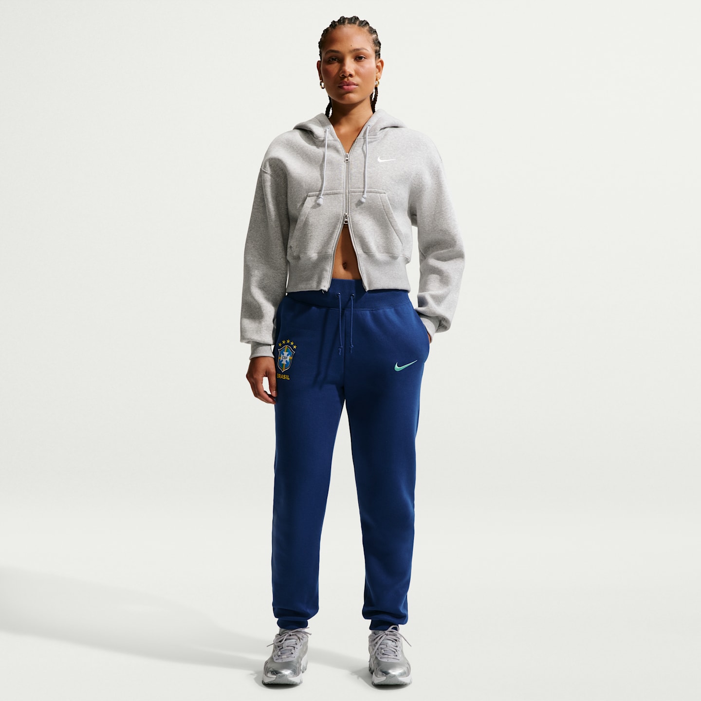 Женские футбольные флисовые брюки с высокой посадкой Nike Brazil Phoenix, цвет: Синий — фото 1