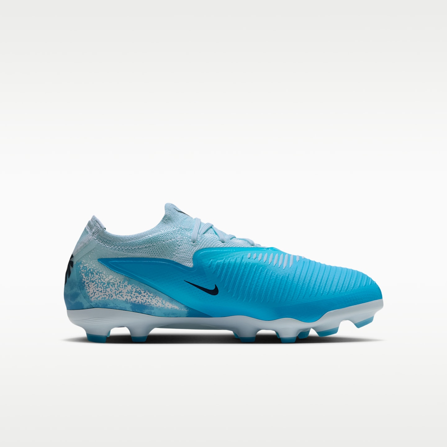 Детские бутсы Nike Jr. Phantom 6 Low Pro Multi-Ground Soccer Cleats, цвет: Синий — фото 3