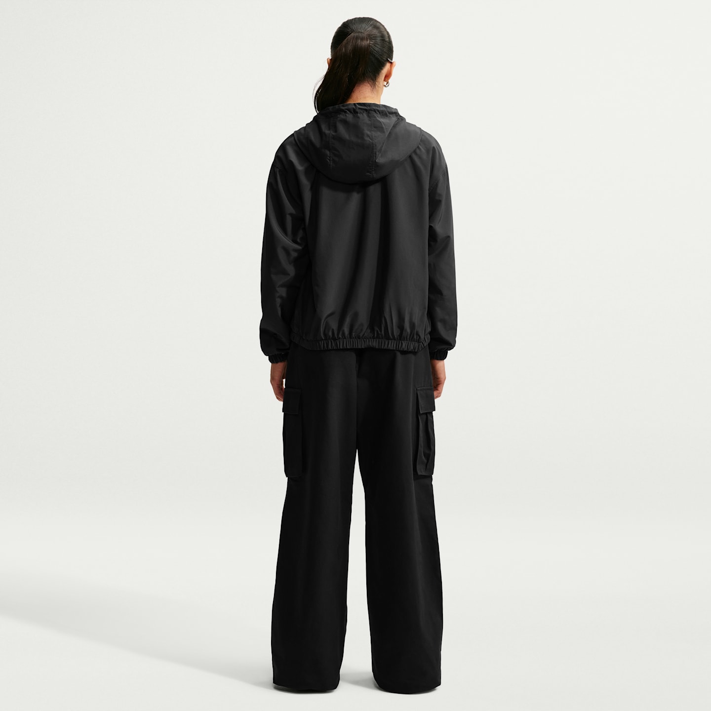 Женская куртка Nike Sportswear Loose UV Hooded Jacket (Plus Size), цвет: Чёрный / Молочный — фото 5