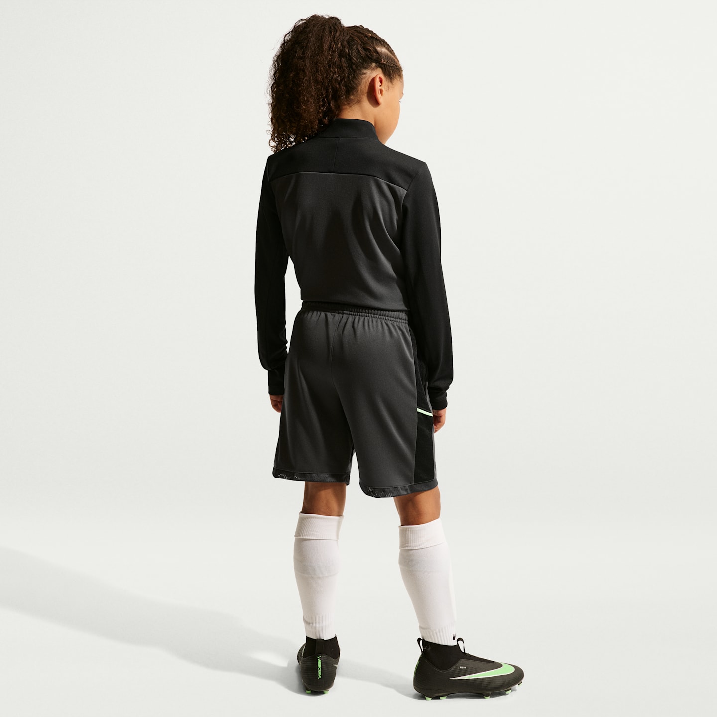 Детские футбольные трикотажные шорты Nike Academy Dri-FIT, цвет: Антрацитовый / Зелёный — фото 6