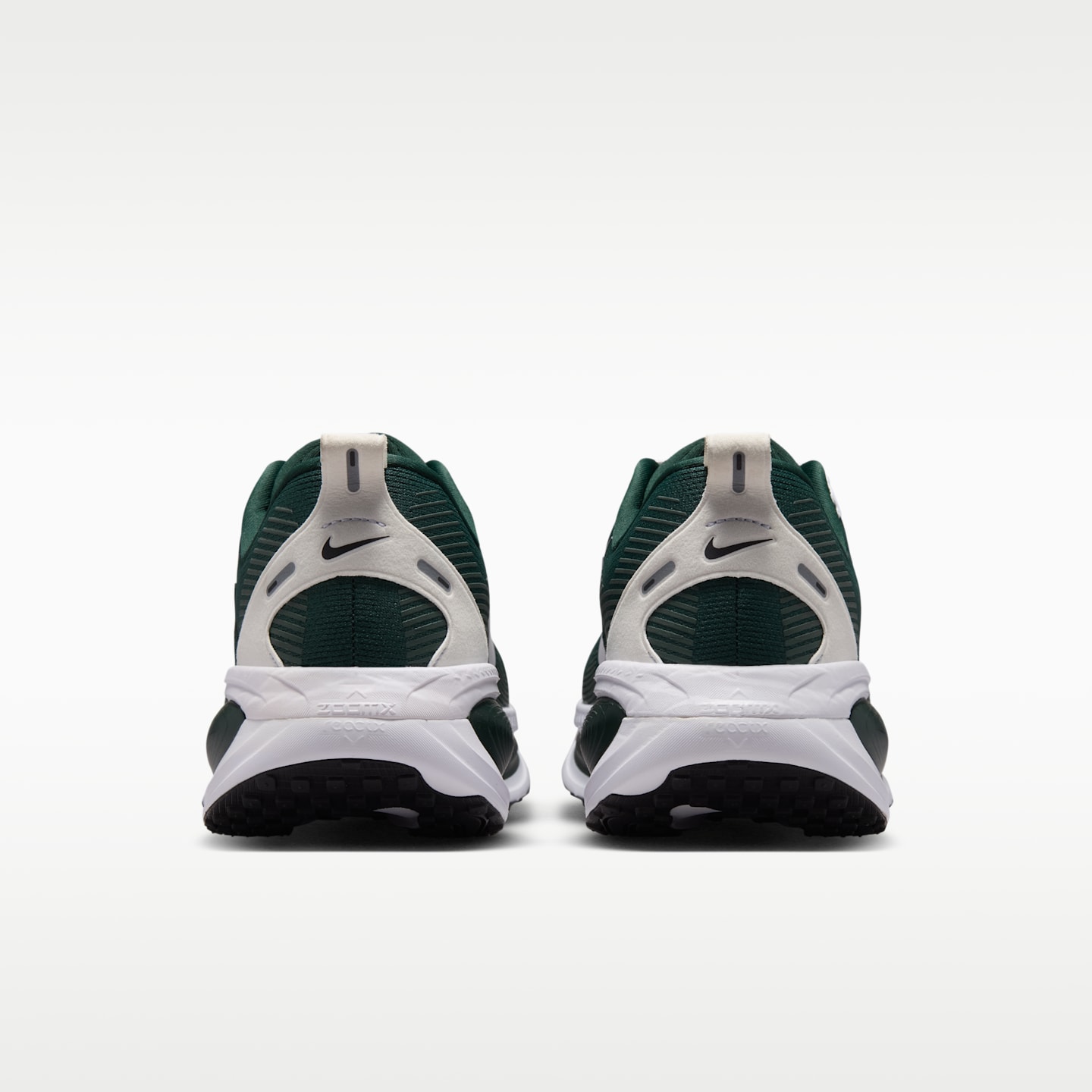 Мужские кроссовки Nike College Vomero 18 (Michigan State) Road Running, цвет: Зелёный / Чёрный — фото 6