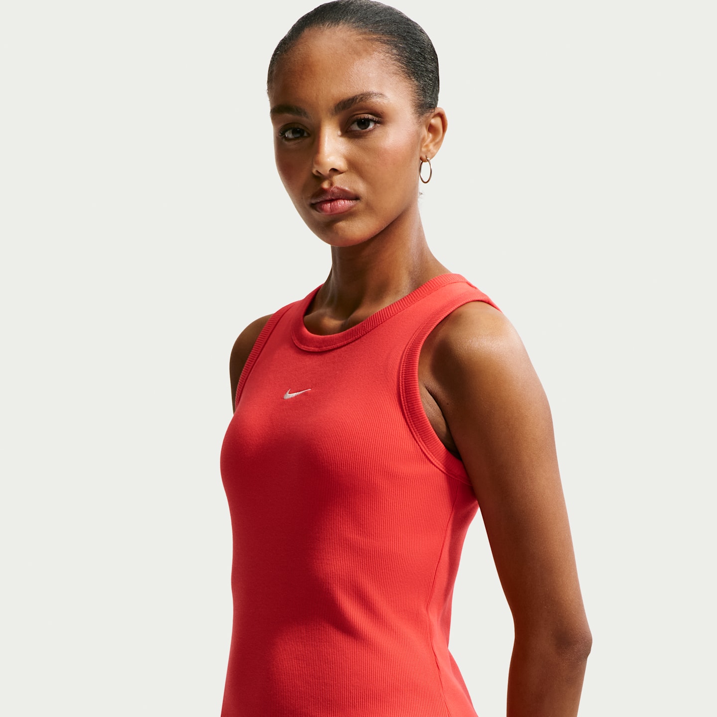 Женская облегающая майка Nike Sportswear в рубчик, цвет: Малиновый / Молочный — фото 1