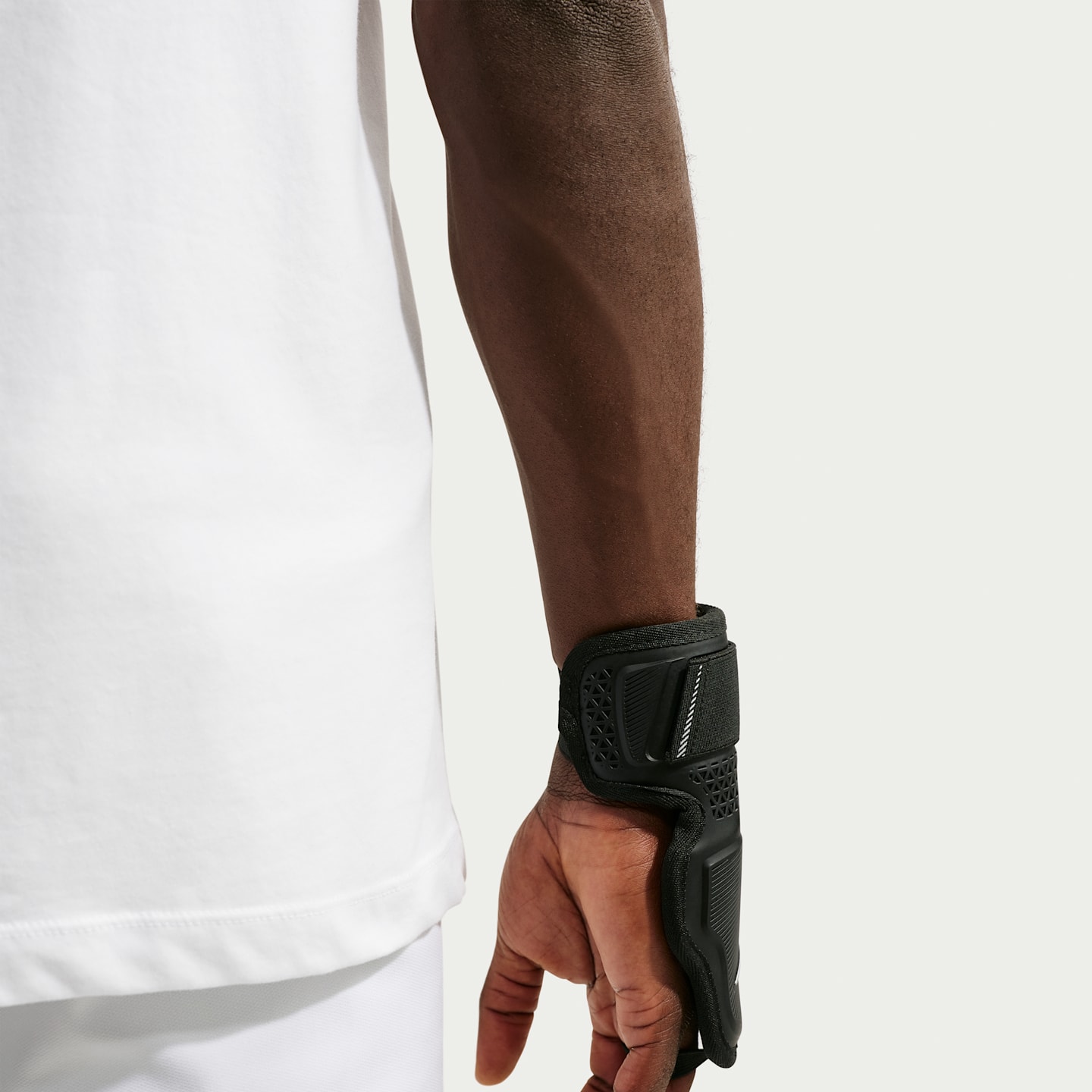 Nike Vapor Elite Baseball Batter's Hand Guard (Left-Hand Hitter), цвет: Чёрный / Серебряный — фото 2