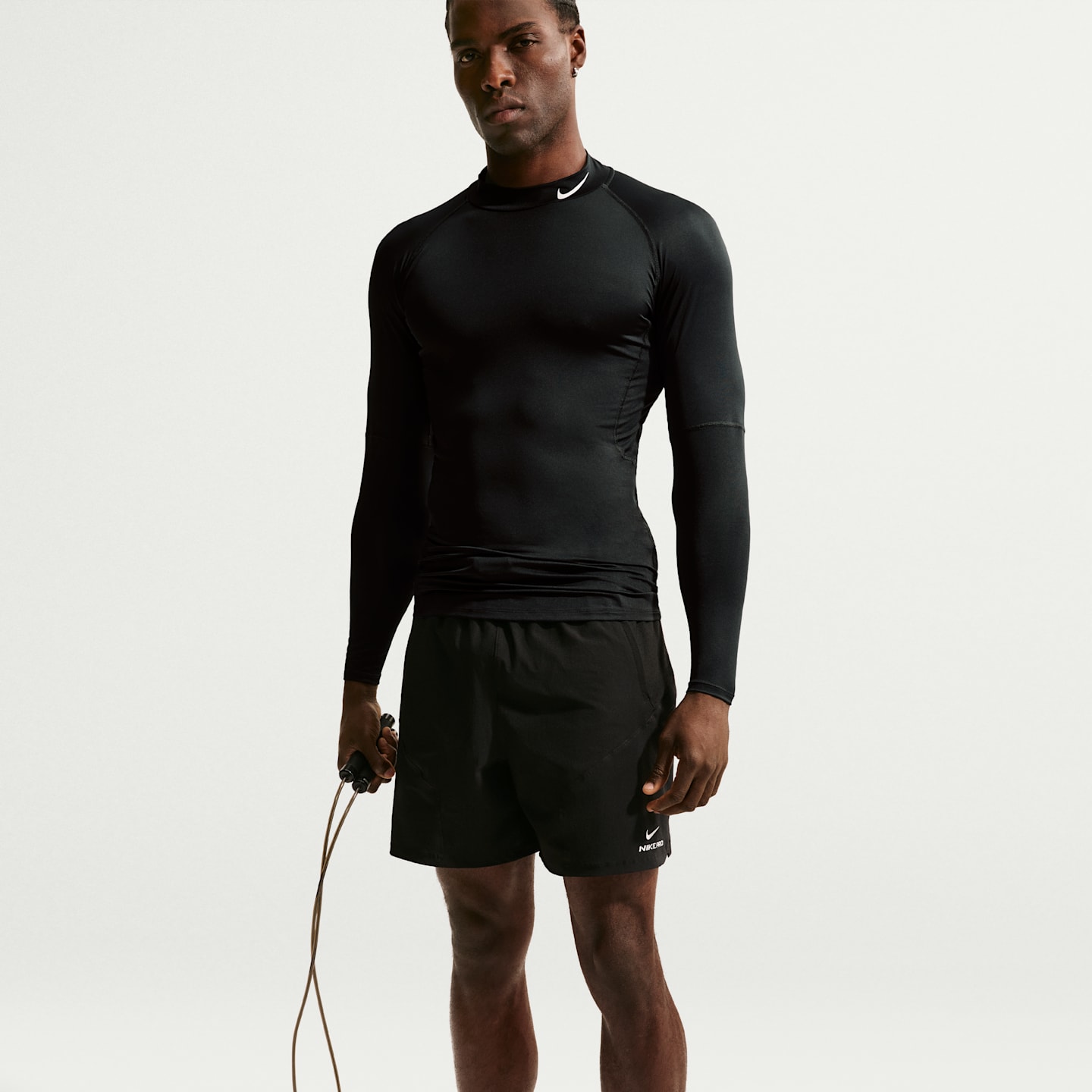 Мужской топ для фитнеса Nike Pro Dri-FIT с воротником-стойкой и длинным рукавом, цвет: Чёрный / Белый — фото 3