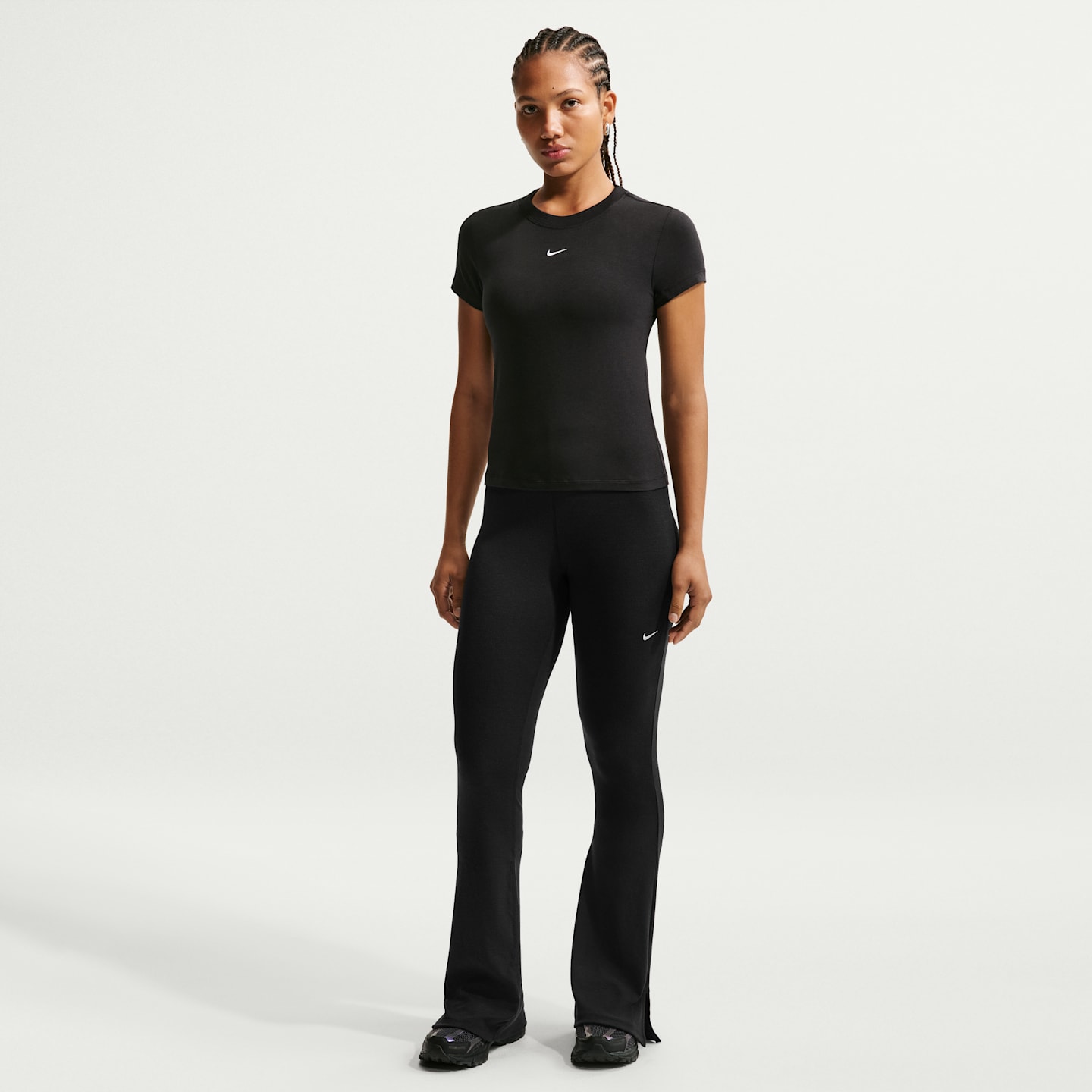 Женская футболка Nike Sportswear Chill Knit Cropped T-Shirt (Plus Size), цвет: Чёрный / Белый — фото 4