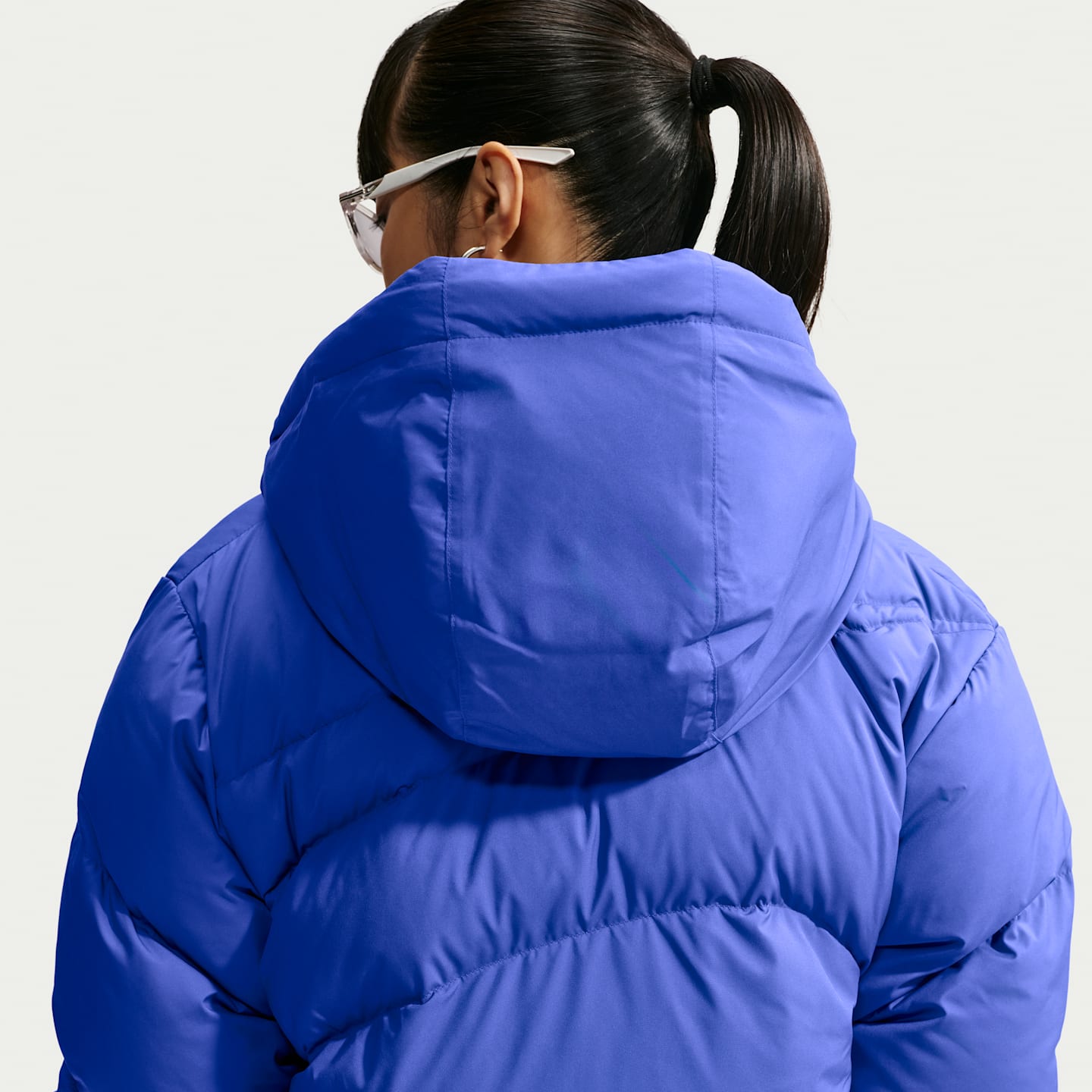 Женская куртка Nike Sportswear Swoosh Series Loose Storm-FIT Hooded Down Parka, цвет: Королевский синий / Чёрный — фото 3