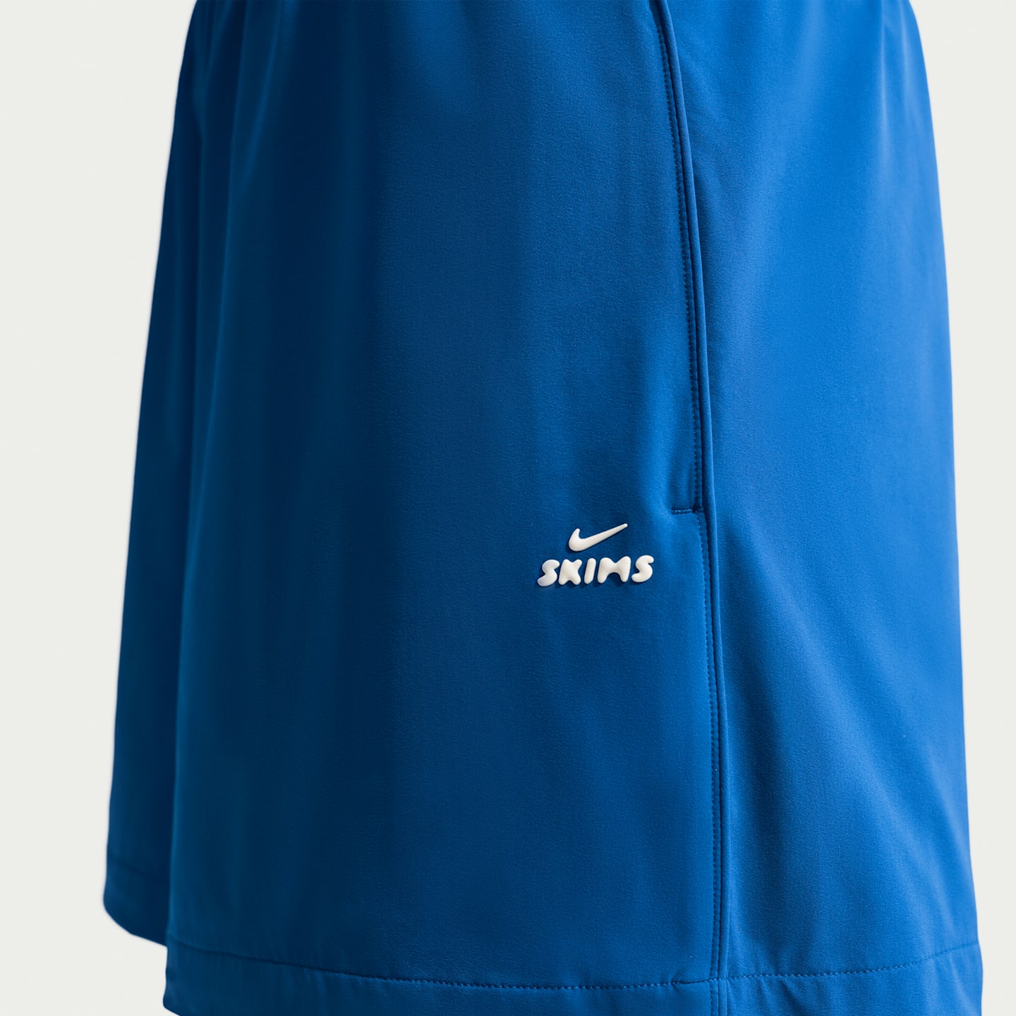 Женские спортивные шорты NikeSKIMS Stretch Nylon из эластичного нейлона, 5, цвет: Кобальтовый — фото 6