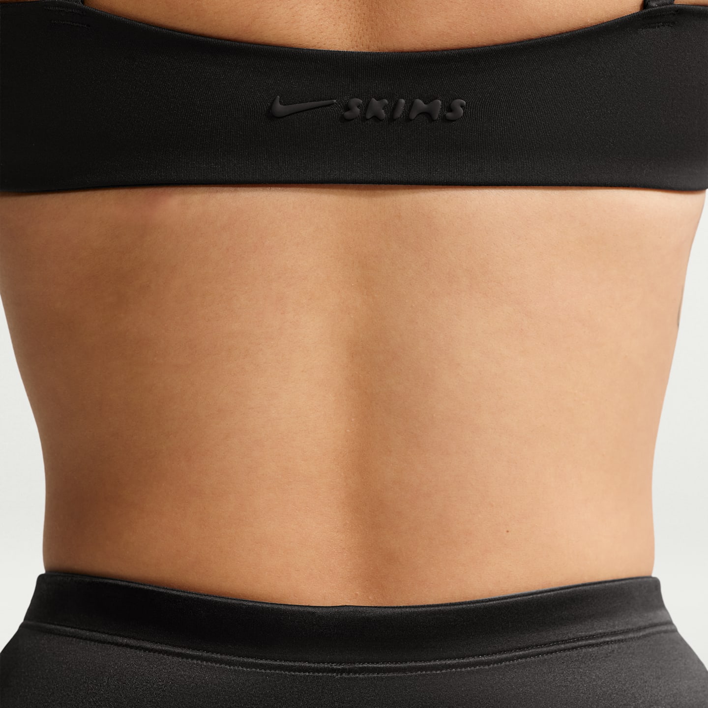 Женские спортивные бра NikeSKIMS Matte Balconette Bra, цвет: Обсидиановый — фото 6