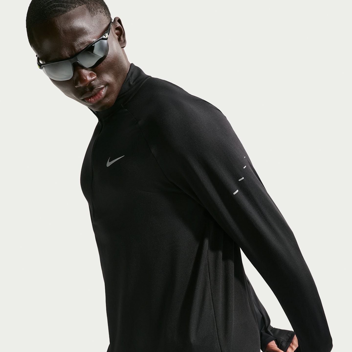 Мужской беговой промежуточный слой Nike Stride Dri-FIT на молнии 1/2, цвет: Чёрный — фото 3