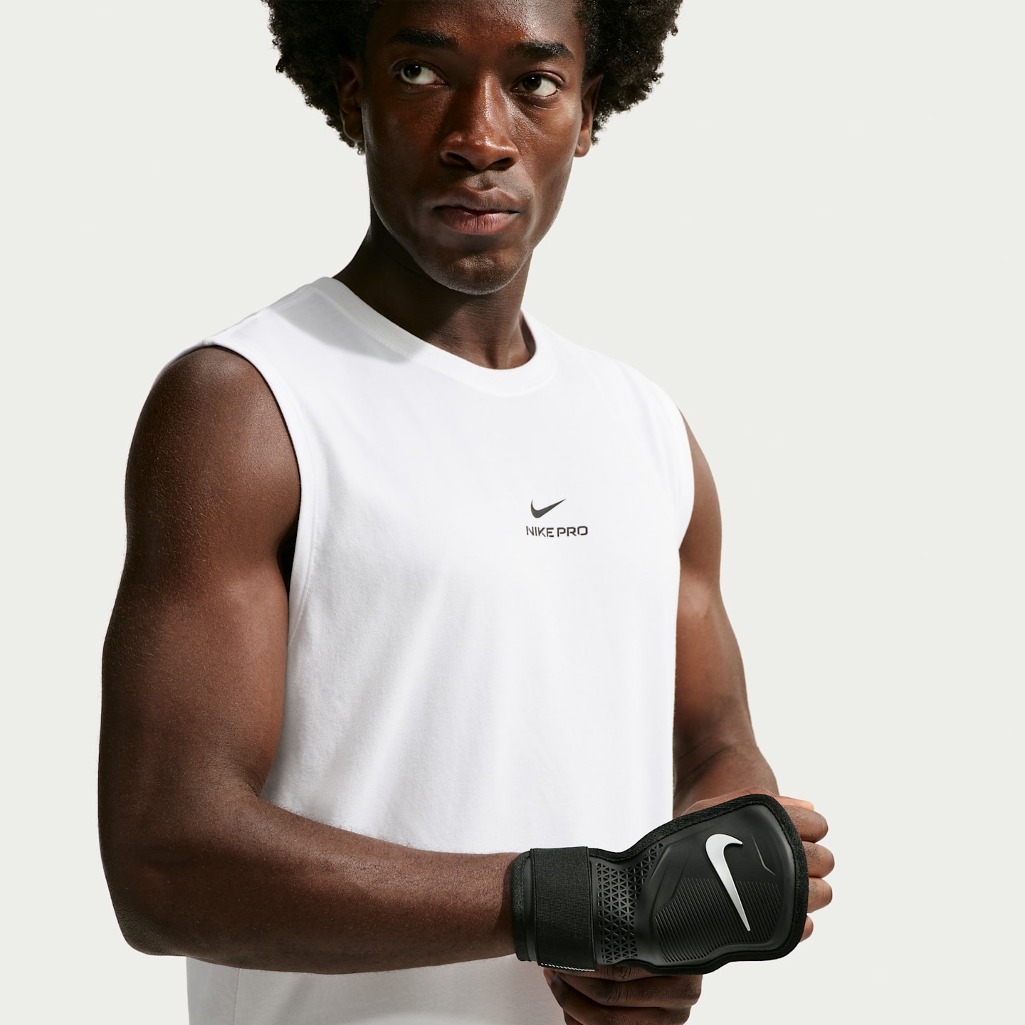 Nike Vapor Elite Baseball Batter's Hand Guard (Left-Hand Hitter), цвет: Чёрный / Серебряный — фото 3