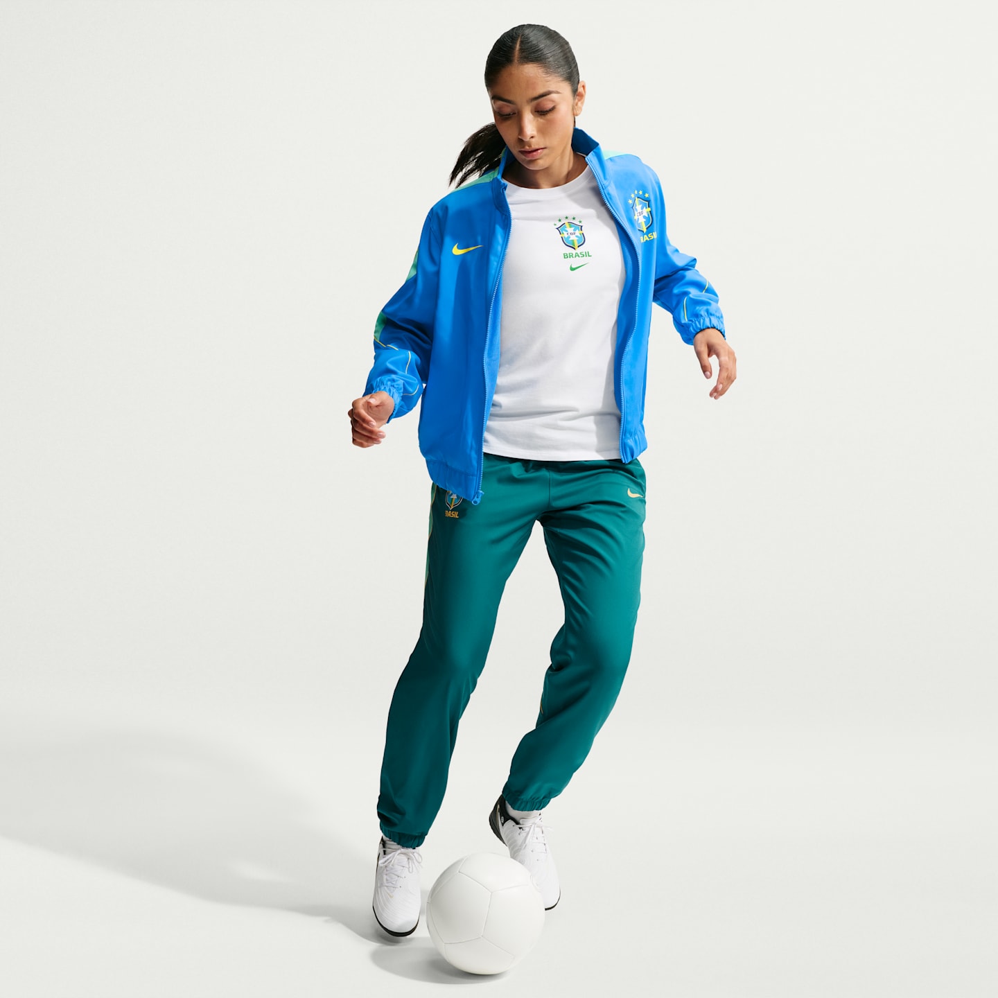 Женские комплекты Brazil Strike Nike Dri-FIT Soccer Woven Tracksuit, цвет: Светлый синий / Бирюзовый — фото 6