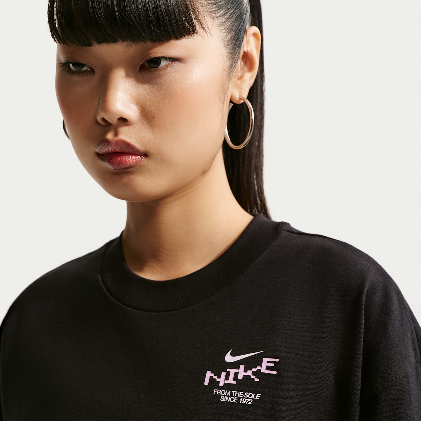 Женская укороченная футболка Nike Sportswear оверсайз, цвет: Чёрный — фото 3