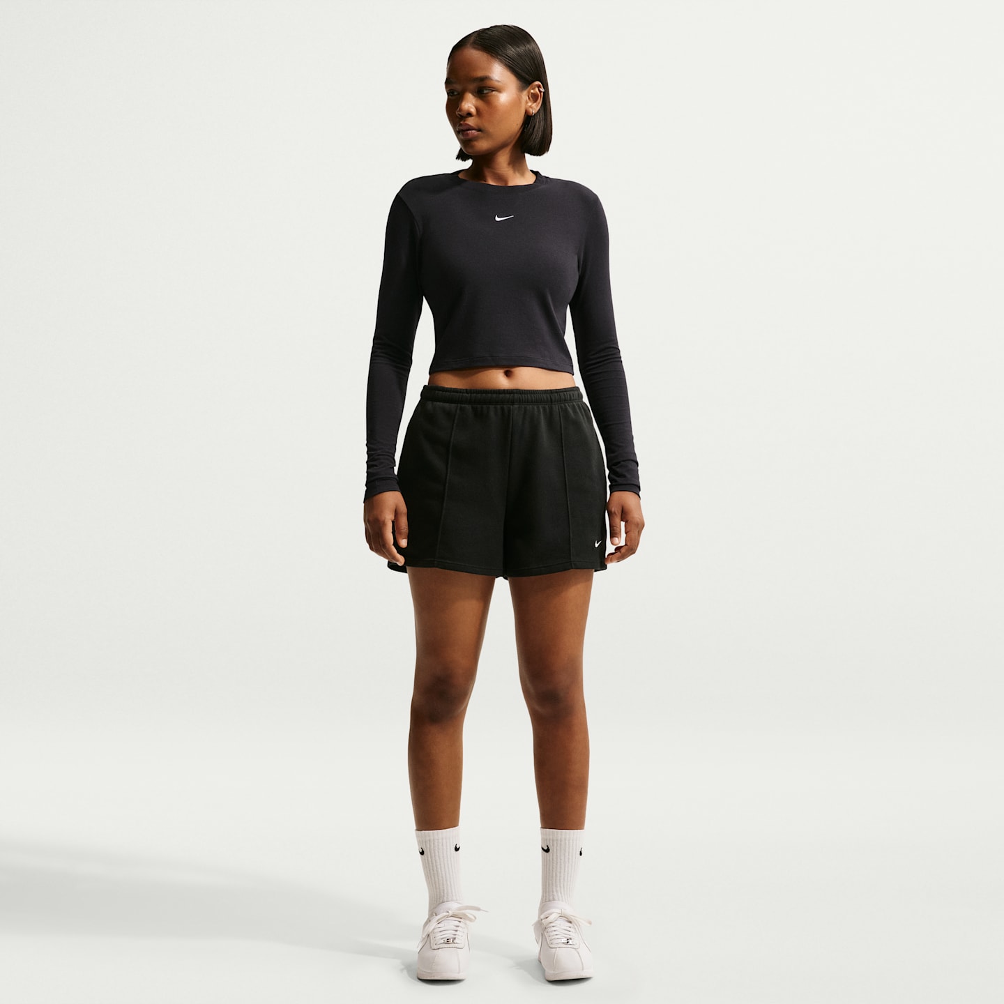 Женский приталенный укороченный топ Nike Sportswear Chill Knit с длинным рукавом, цвет: Чёрный / Белый — фото 4