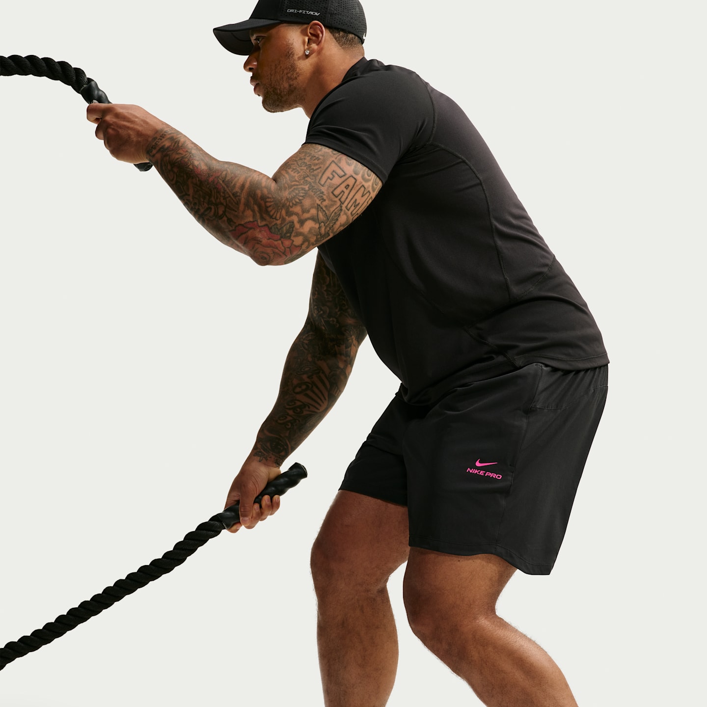 Мужские шорты Nike Pro Training Dri-FIT 6" Shorts, цвет: Чёрный / Розовый — фото 9