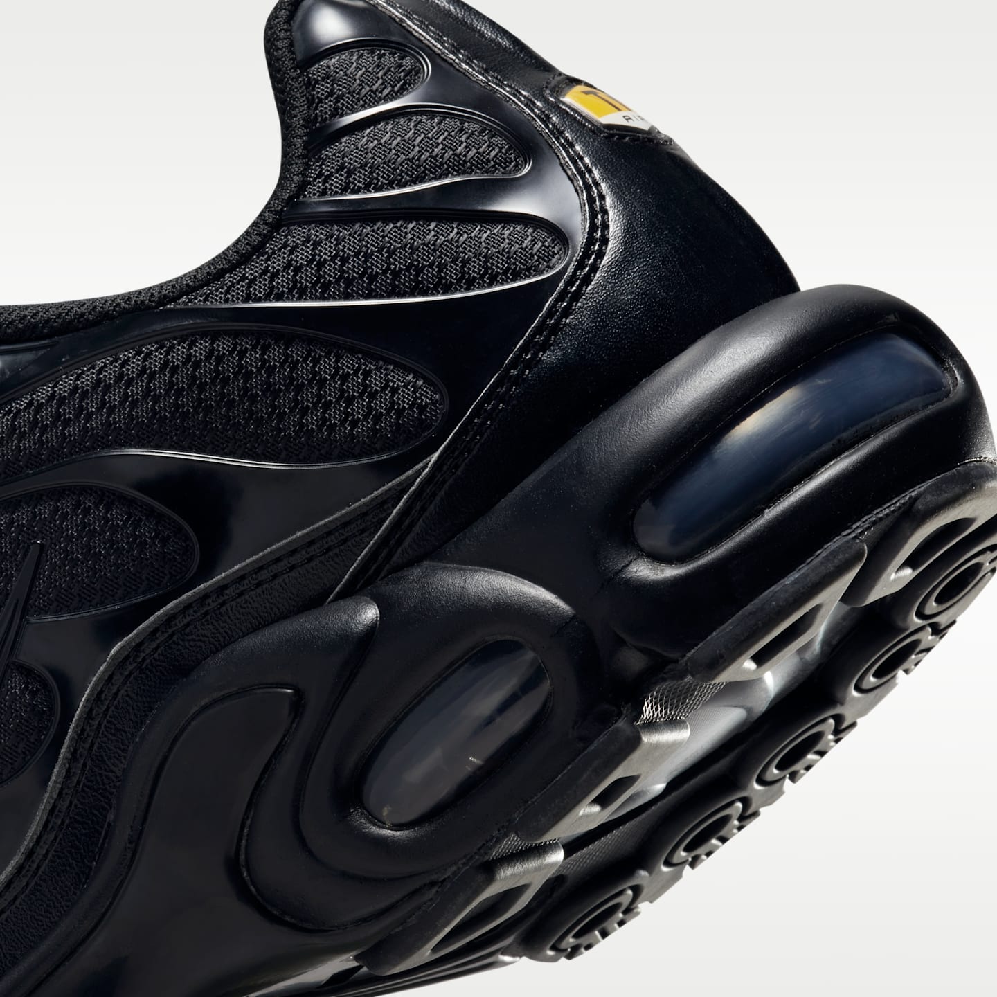 Мужские кроссовки Nike Air Max Plus, цвет: Чёрный — фото 8