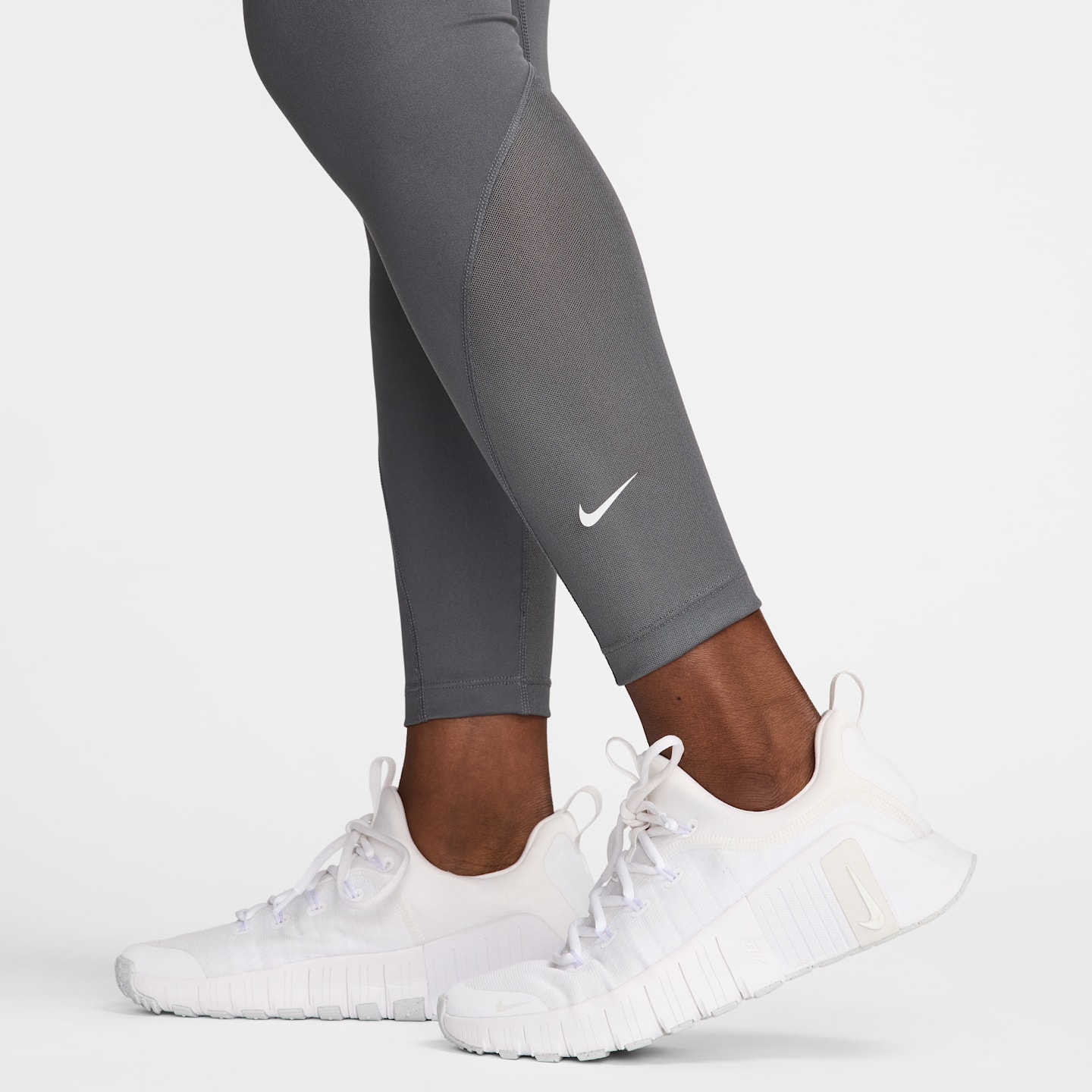 Женские леггинсы Nike One High-Waisted 7/8 Leggings, цвет: Железный серый / Белый — фото 4