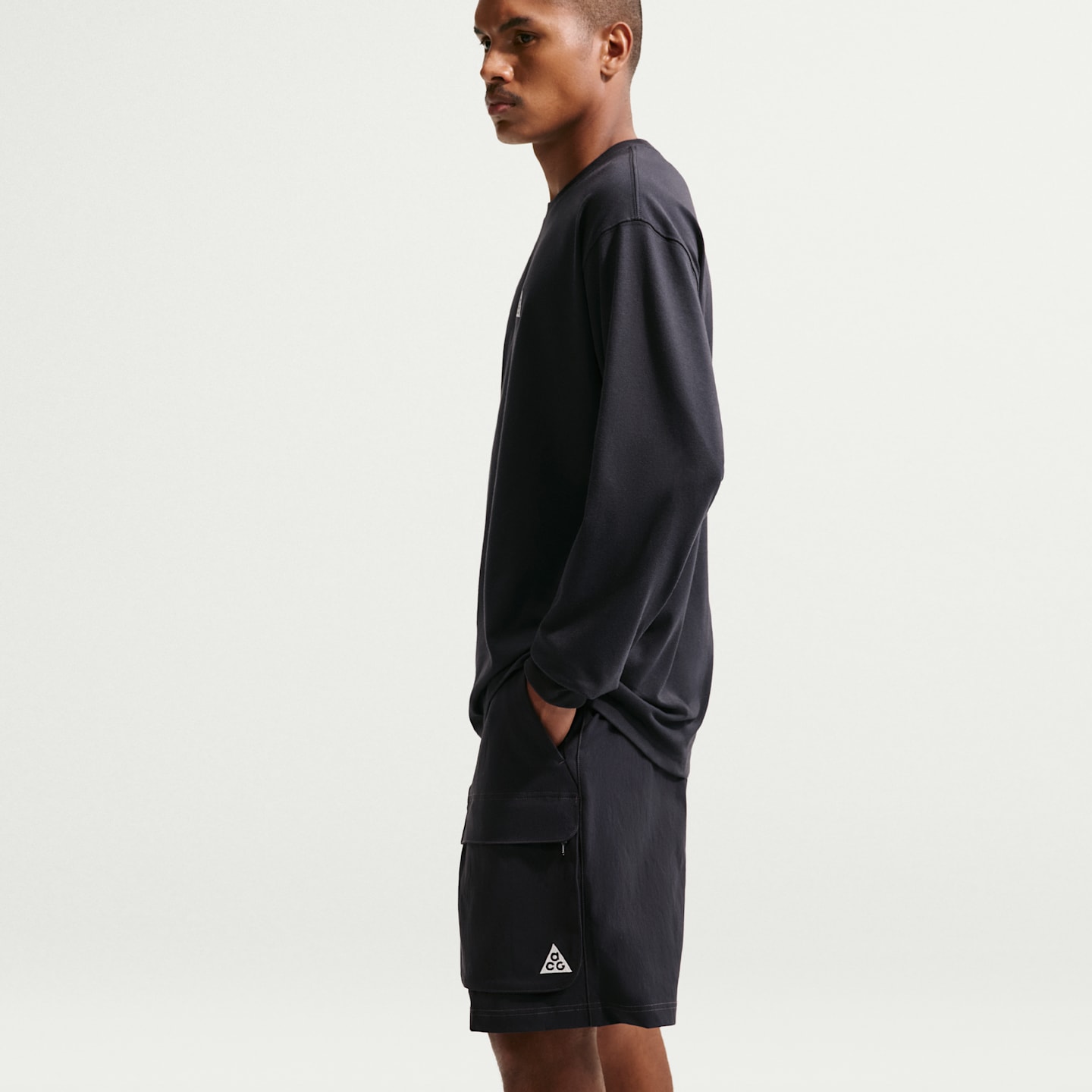 Мужские шорты-карго Nike ACG Smith Summit, цвет: Чёрный / Антрацитовый — фото 4