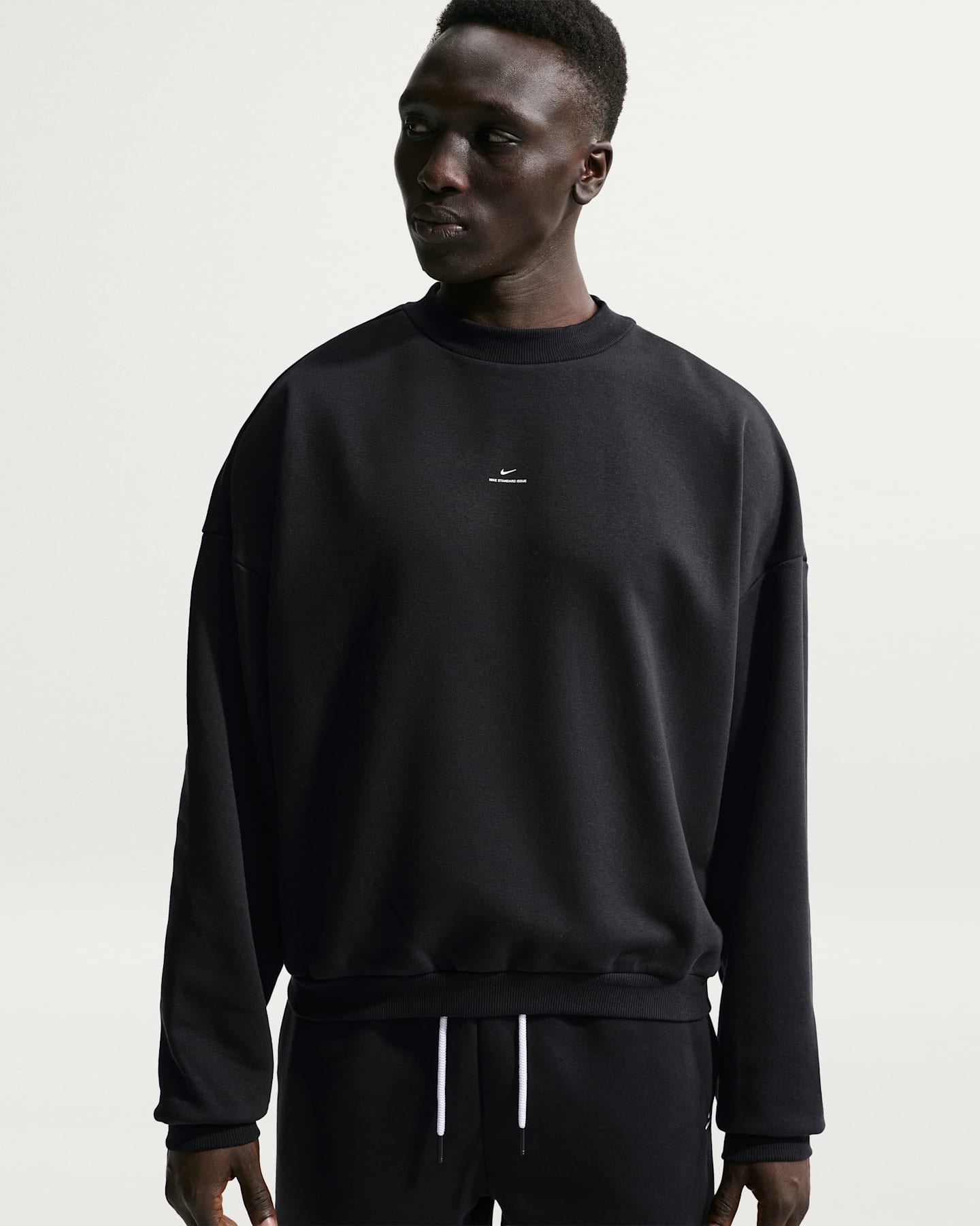 Мужской баскетбольный свитшот Nike Standard Issue Therma-FIT, цвет: Чёрный / Бледная слоновая кость — фото 6