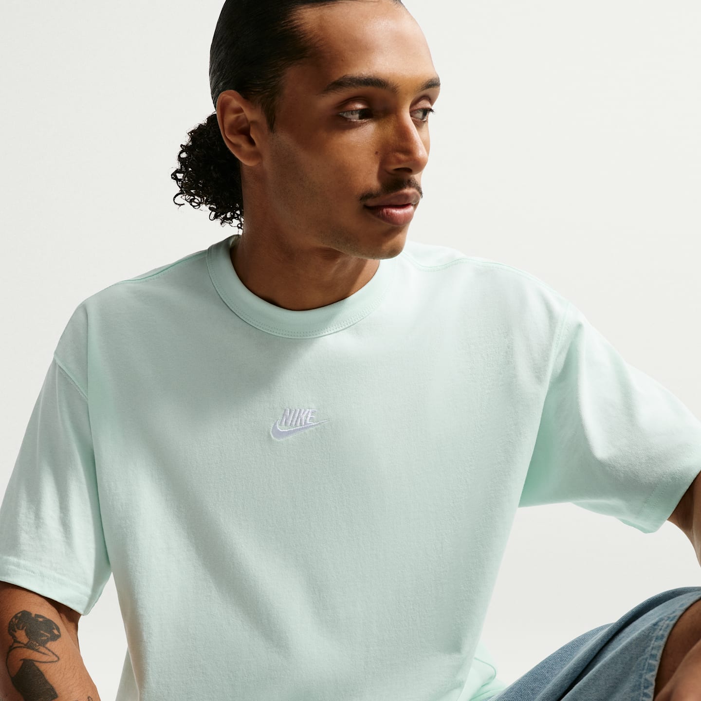 Мужская футболка Nike Sportswear Premium Essentials, цвет: Зелёный — фото 3