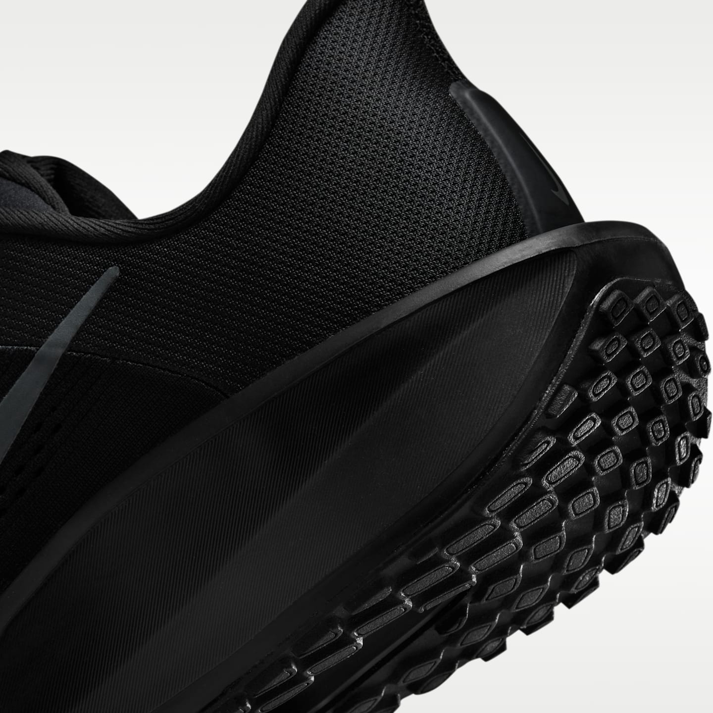 Мужские кроссовки Nike Quest 6 Road Running, цвет: Чёрный / Серый — фото 8