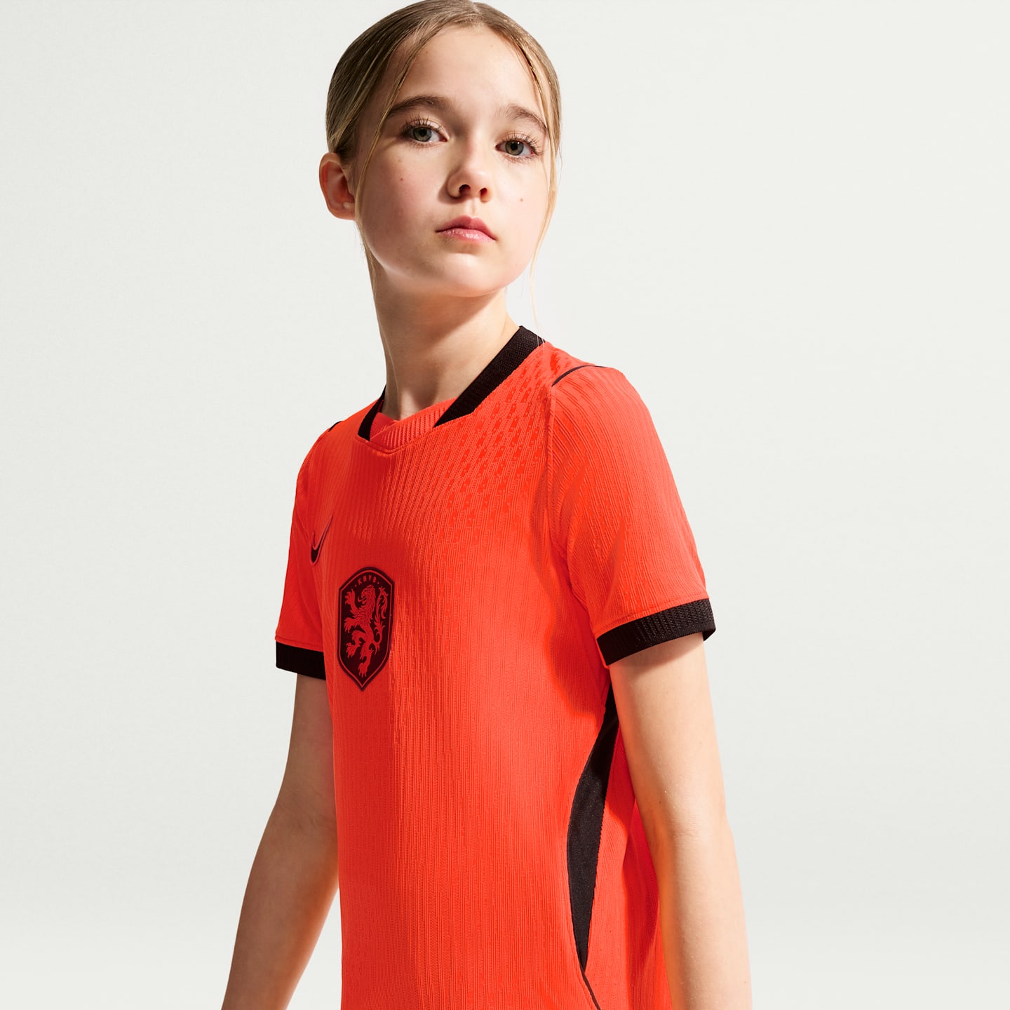 Детский топ Nike Netherlands National Team 2026 Match Home Aero-FIT Soccer Jersey, цвет: Малиновый / Чёрный — фото 2