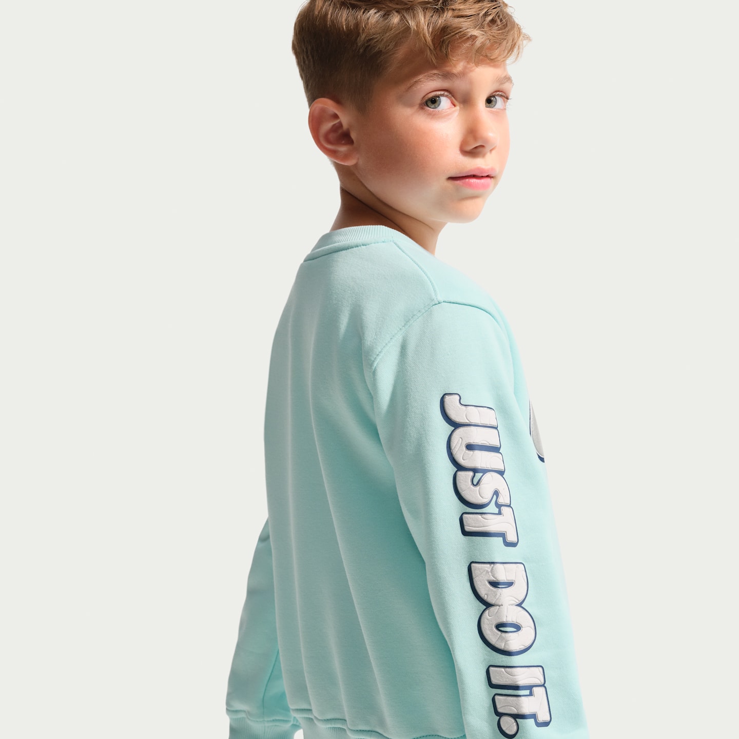 Детский комплект Nike Sportswear Frosted Futura из 2 предметов со свитшотом, цвет: Полуночный тёмно-синий — фото 3
