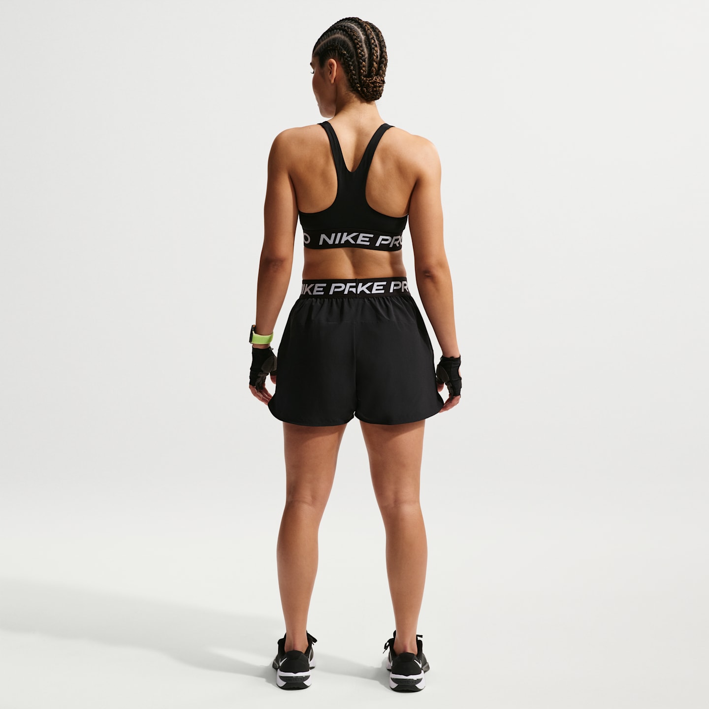 Женские шорты Nike Pro 2-в-1, цвет: Чёрный / Белый — фото 5