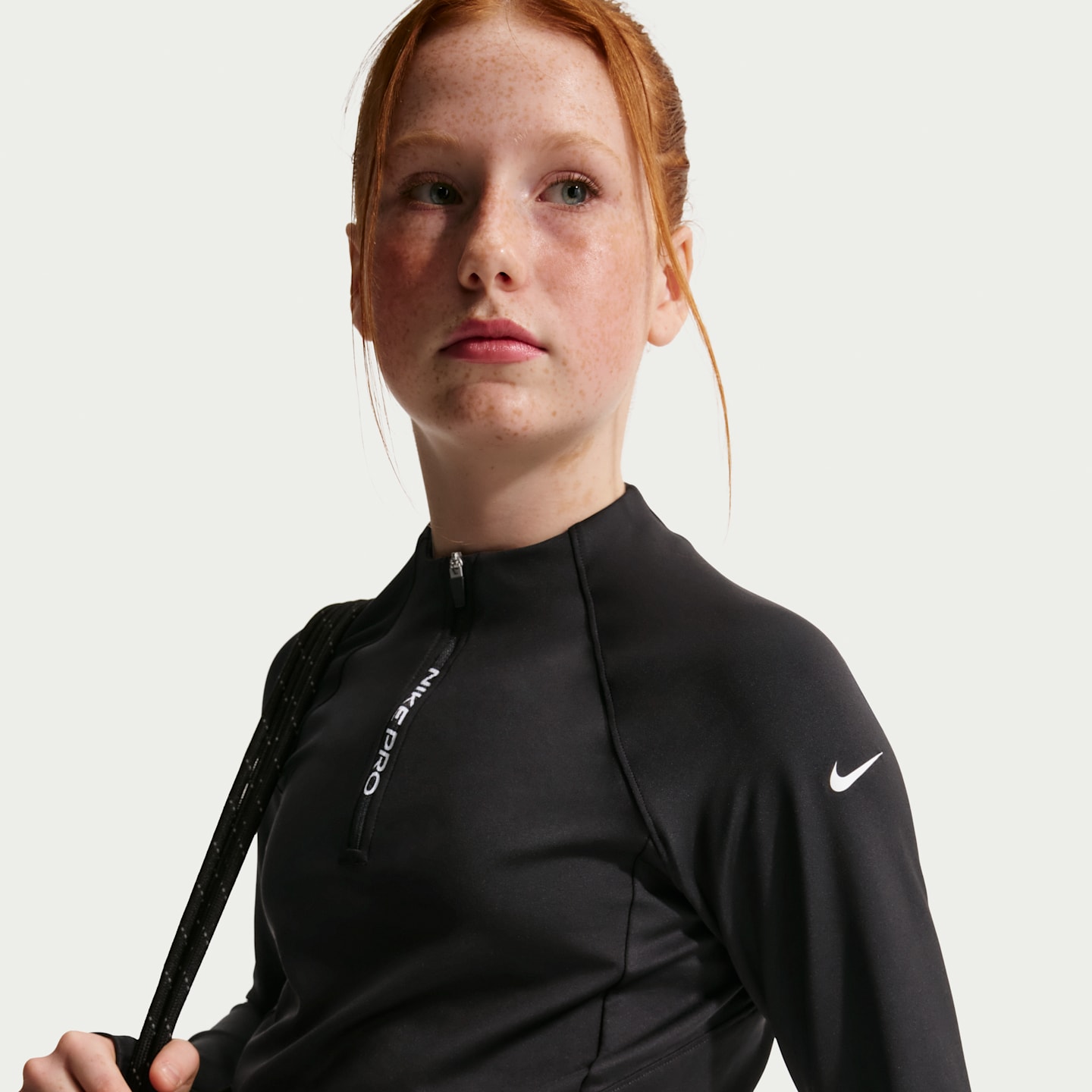 Детский топ для девочек Nike Pro Dri-FIT на молнии 1/2 с длинным рукавом, цвет: Чёрный / Белый — фото 3