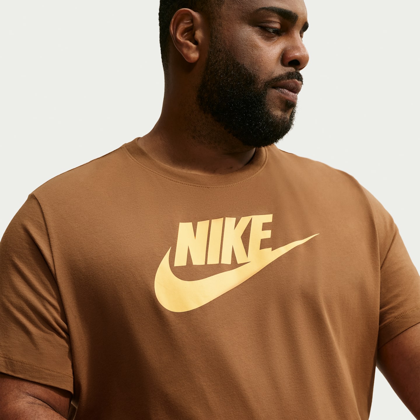 Мужская футболка Nike Sportswear, цвет: Коричневый, вариант 1 — фото 8