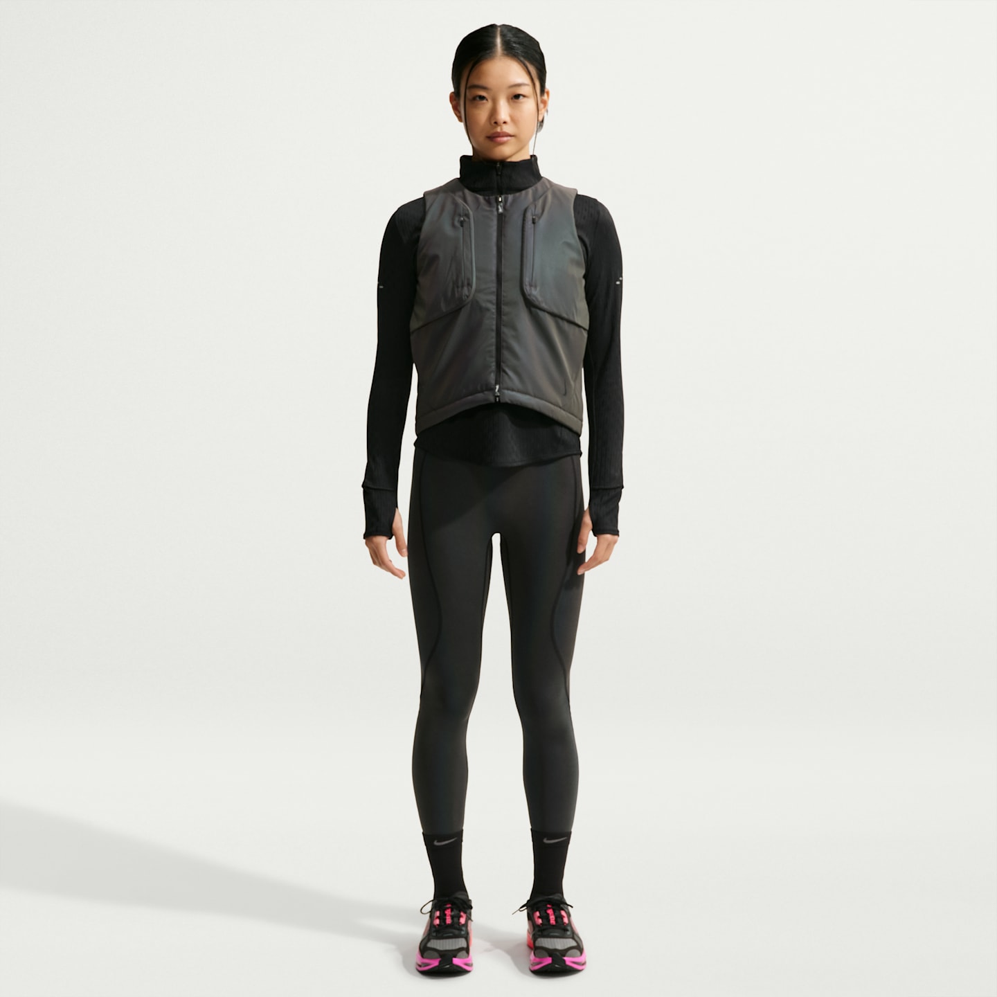 Женский жилет NikeLab Running Flash Therma-FIT Vest, цвет: Разноцветный / Чёрный — фото 4