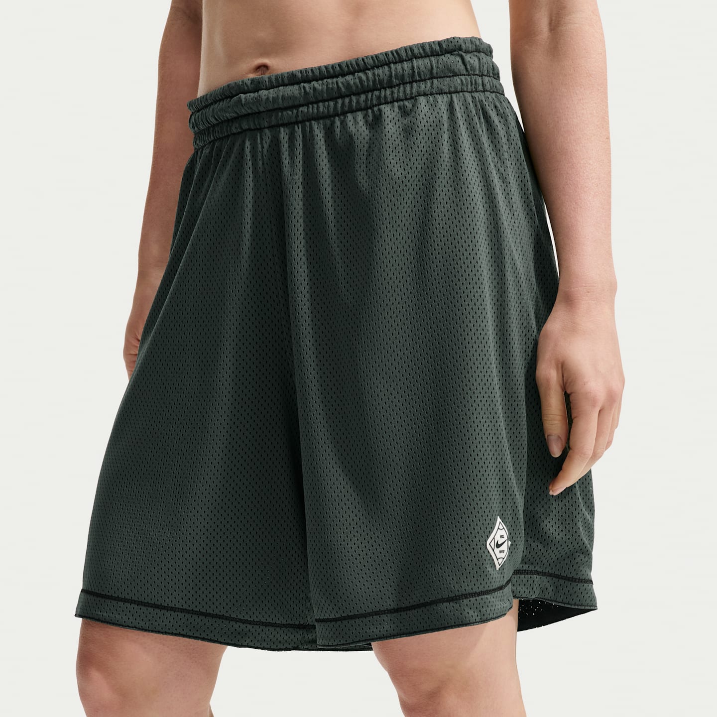 Женские двусторонние шорты Nike One Dri-FIT, цвет: Камуфляжный зелёный / Чёрный — фото 6